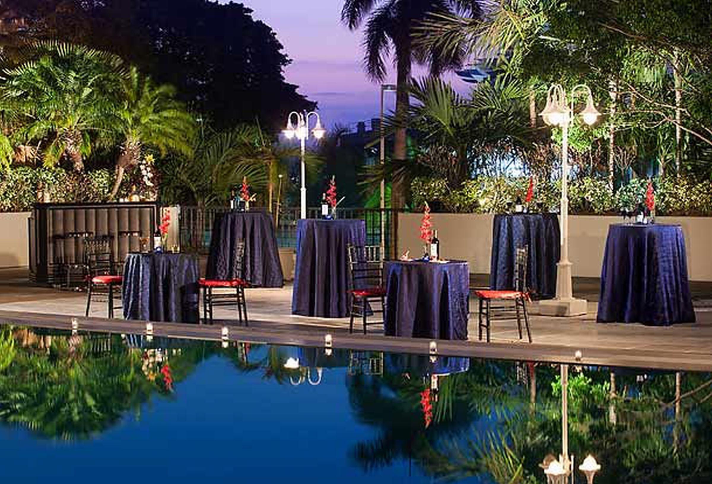 Courtyard Coconut Grove Hotel
