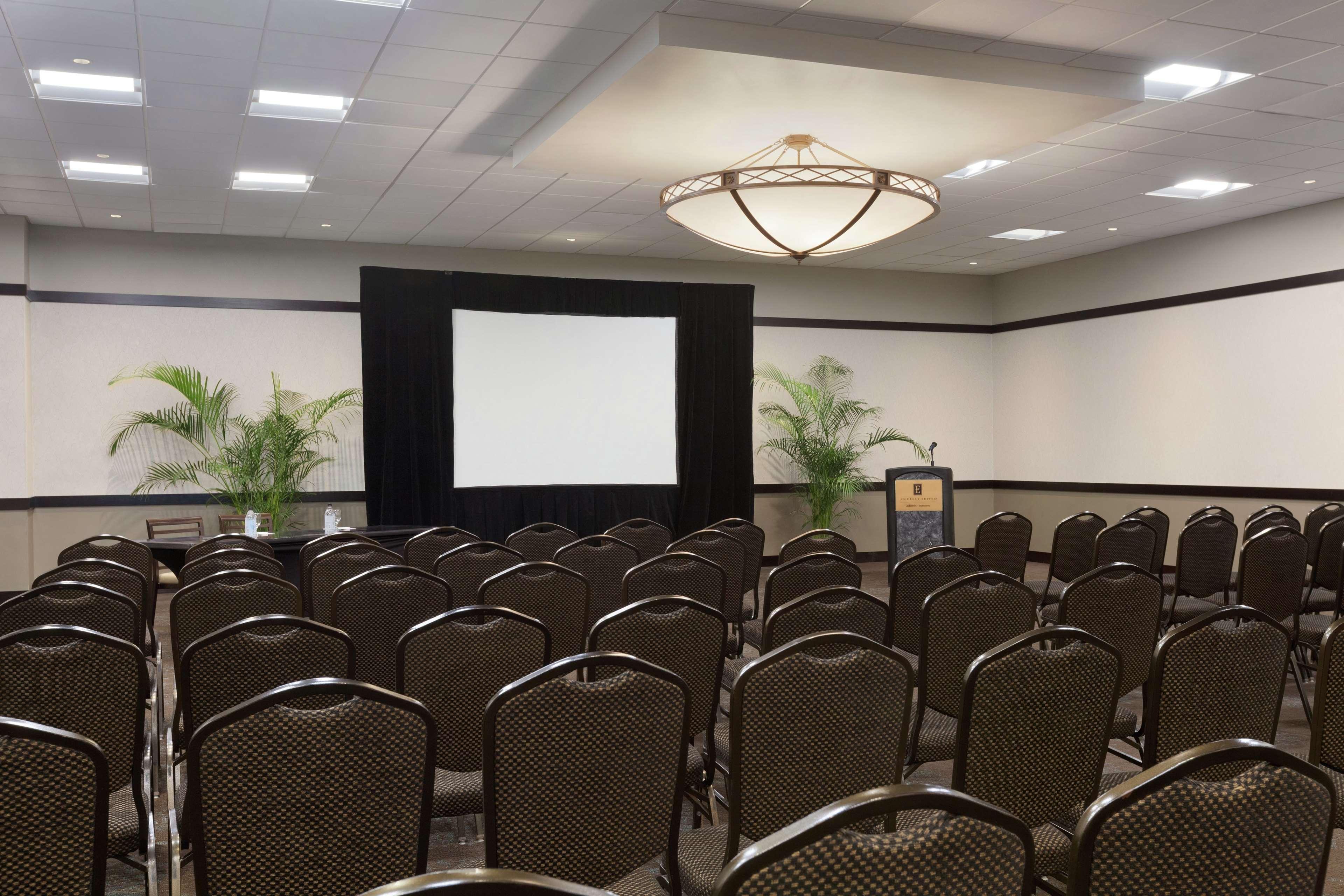 Hotel Embassy By Hilton Baymeadows 3*