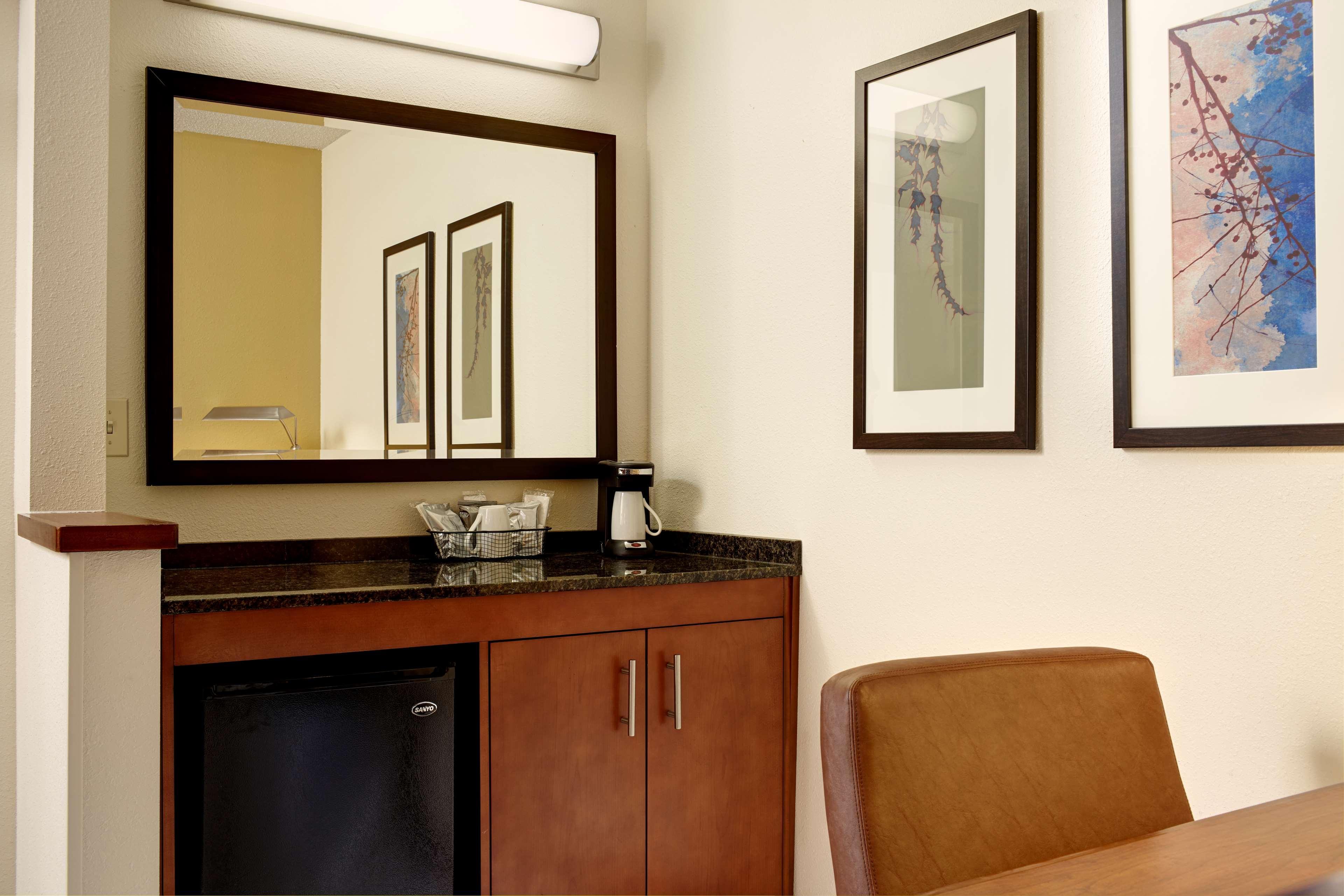 Hyatt Place Coconut Point 3*