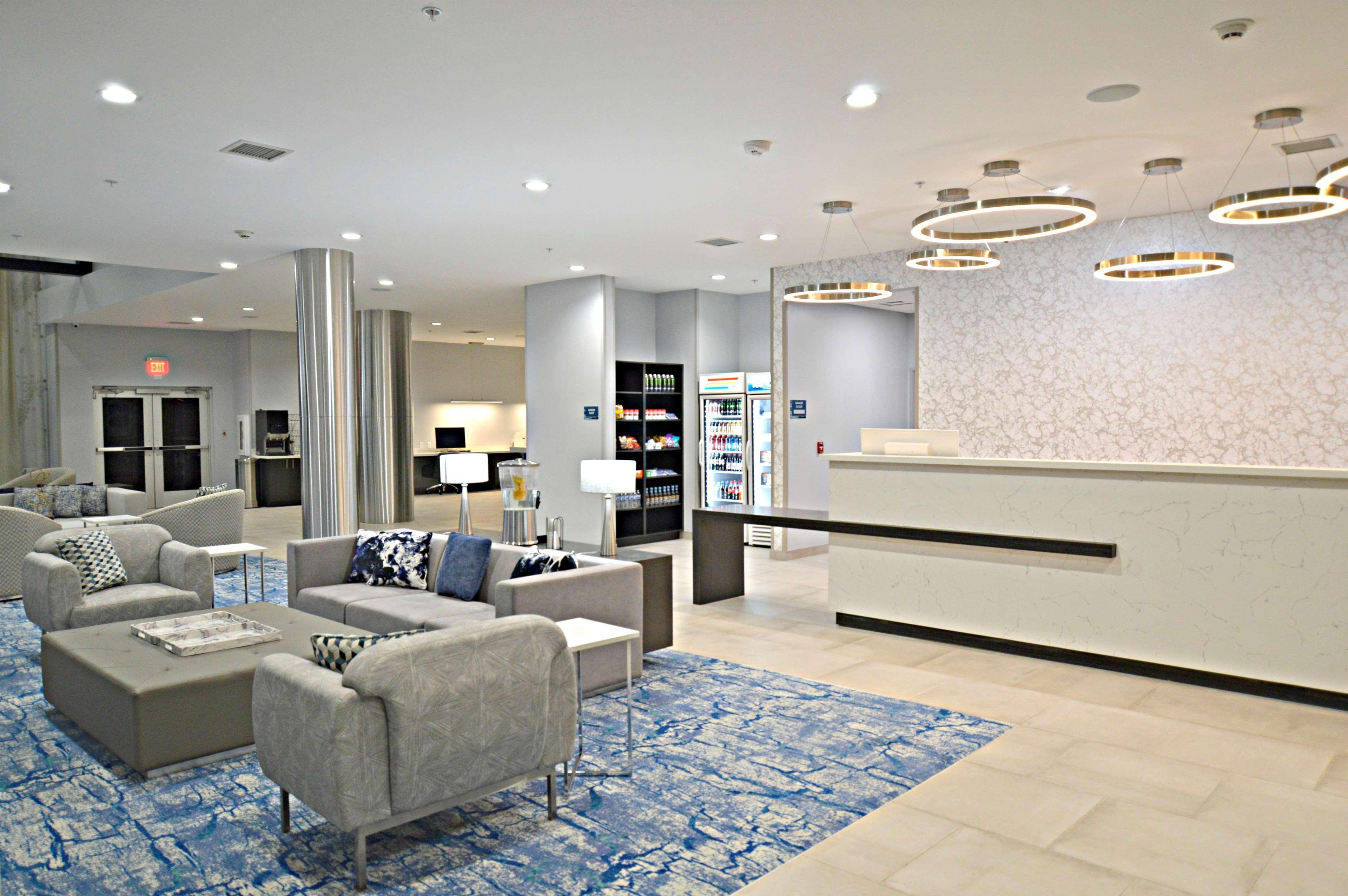 Spark By Hilton Destin 3*