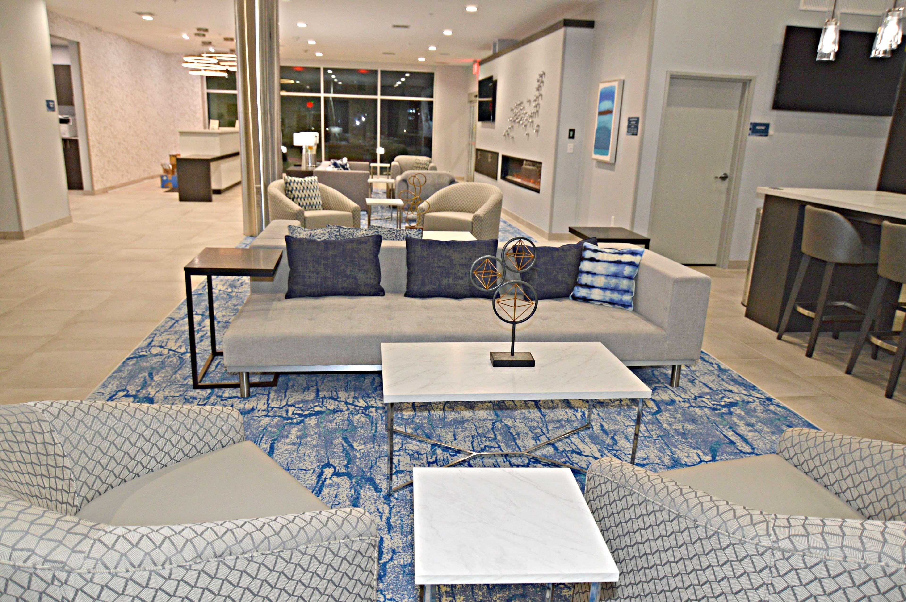 Spark By Hilton Destin 3*
