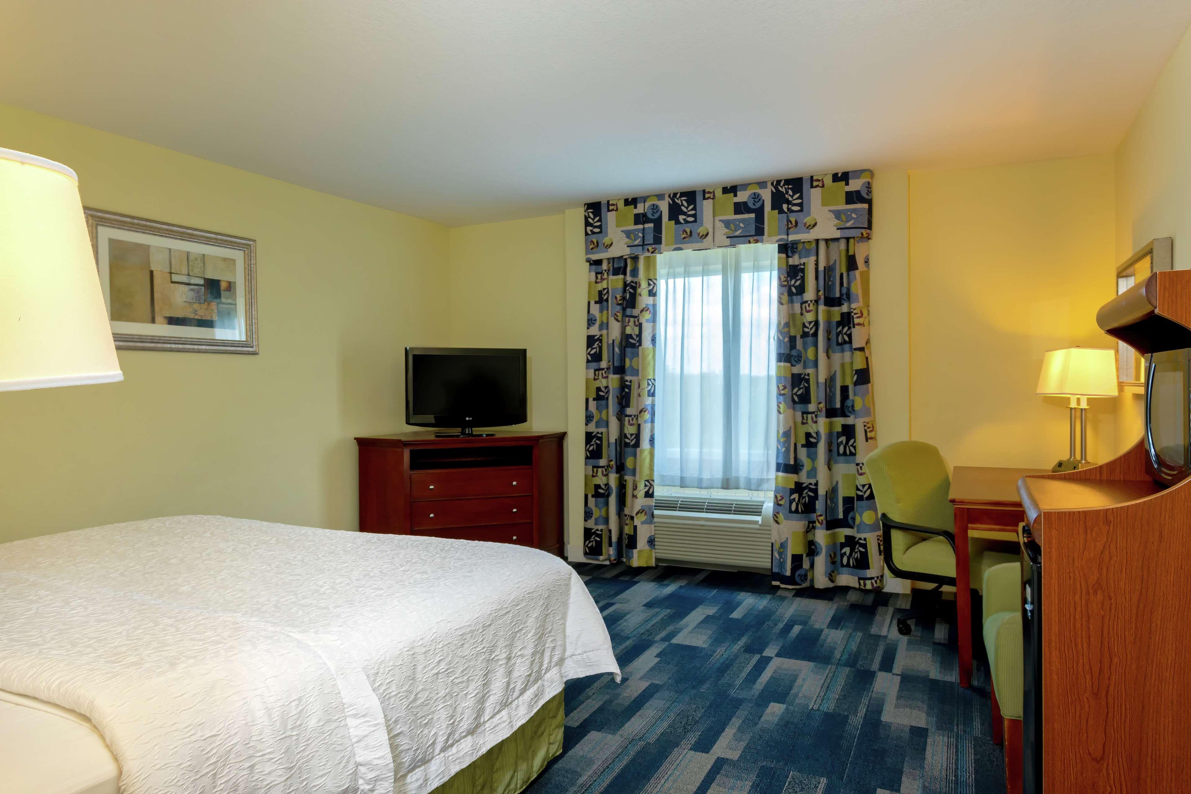 Hampton & - Pierce Hotel