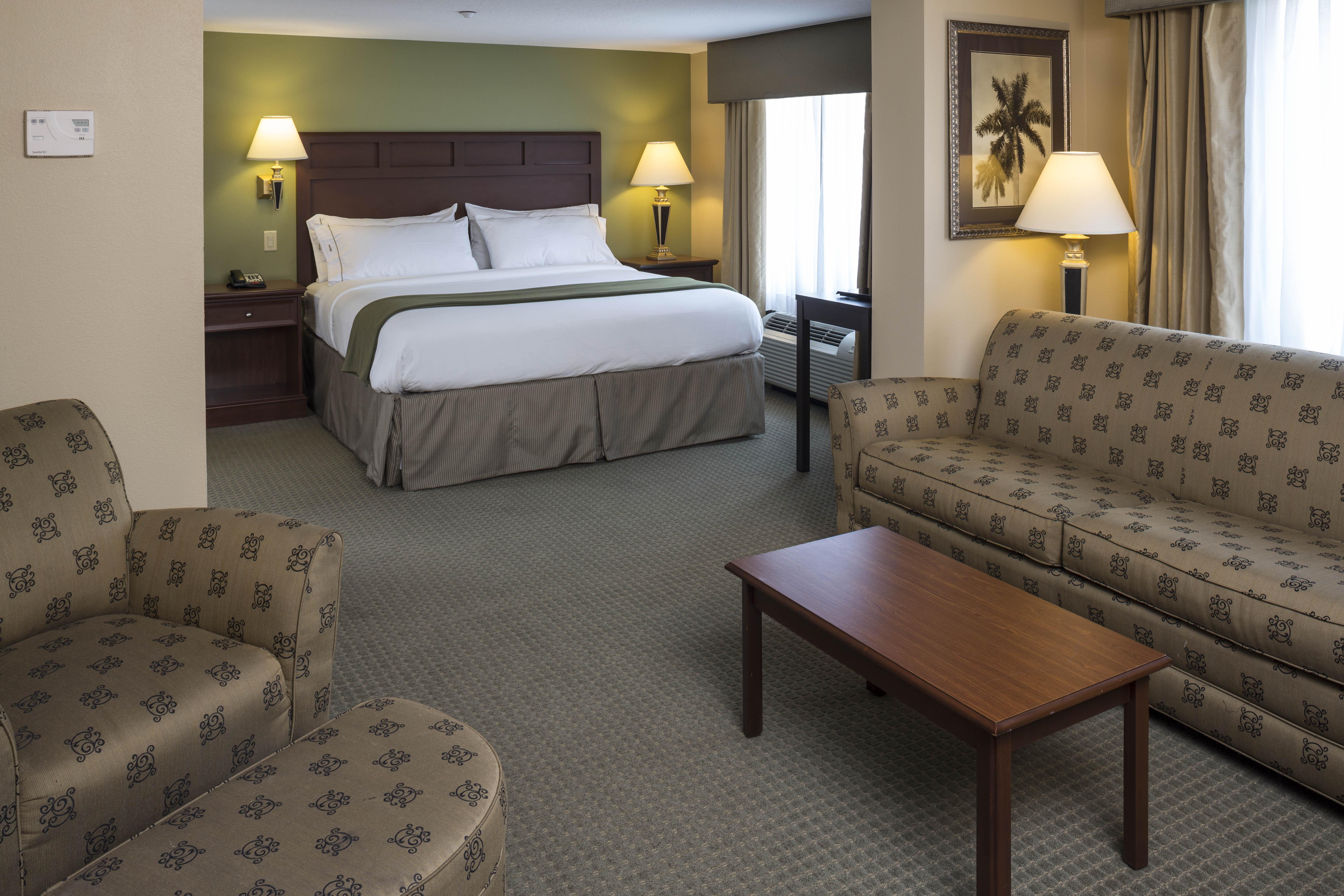 Express & East-lakewood Ranch By Ihg Hotel 2*