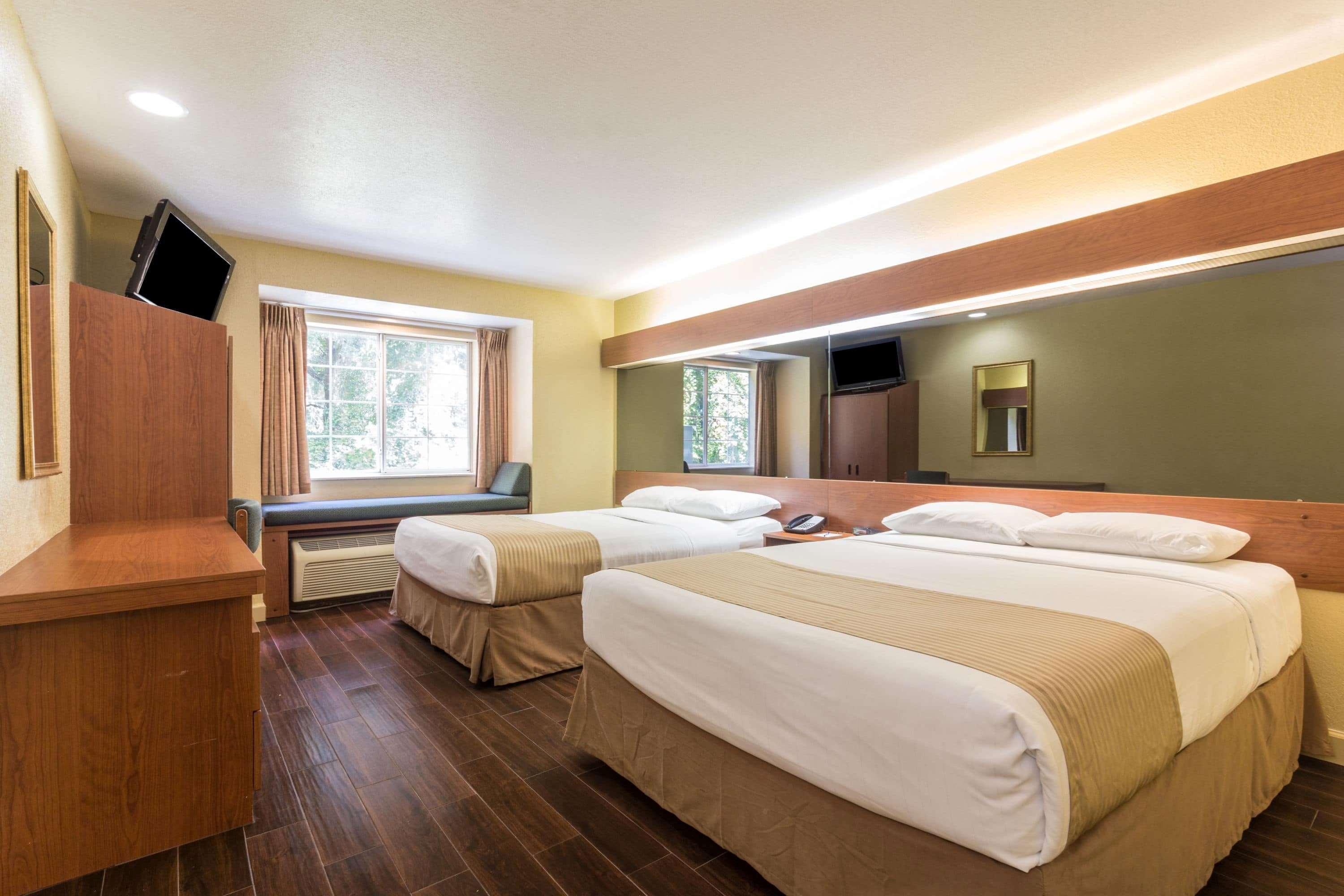 Microtel And Hotel 2*