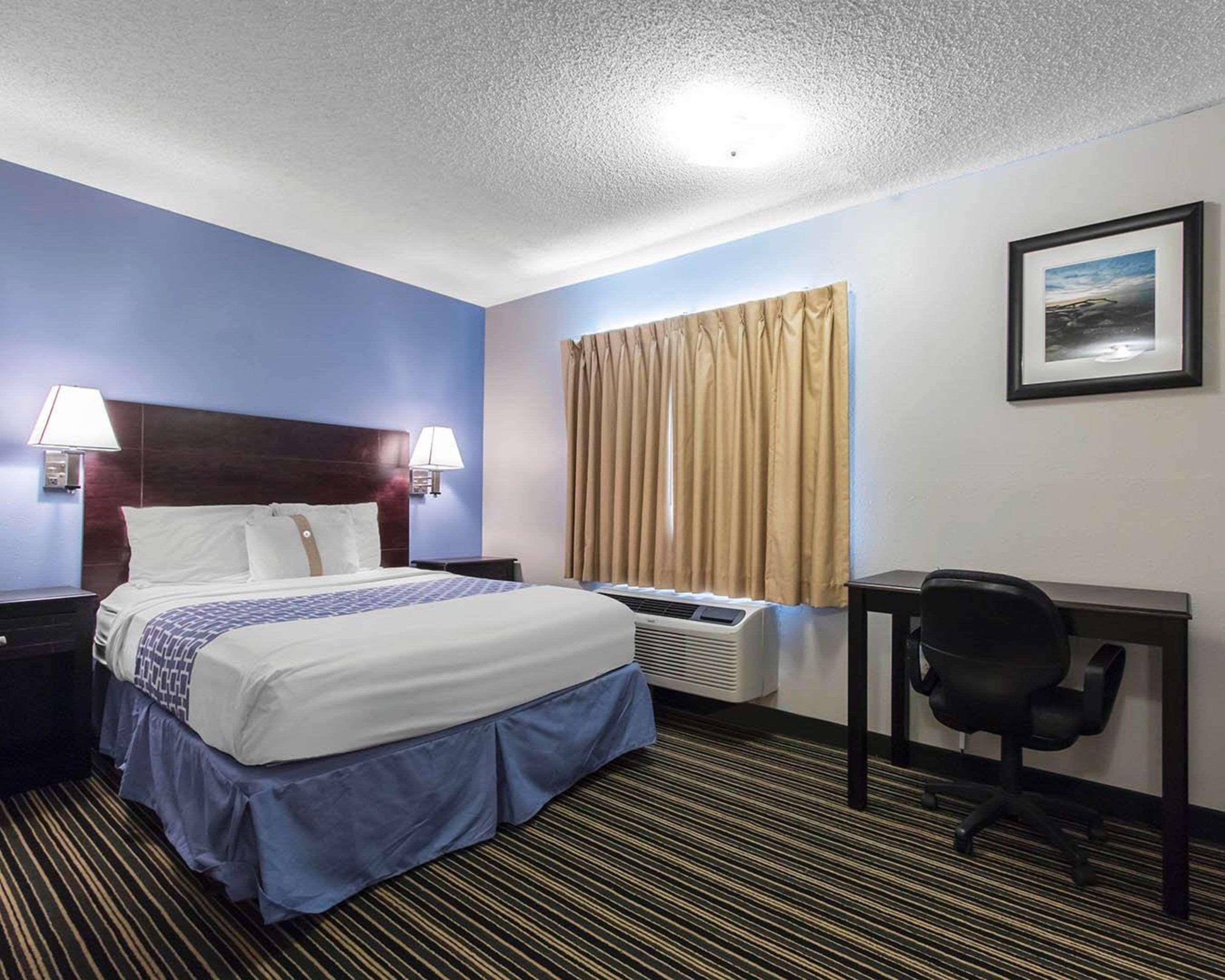 Hotel Suburban Extended Naval Base Area 2*