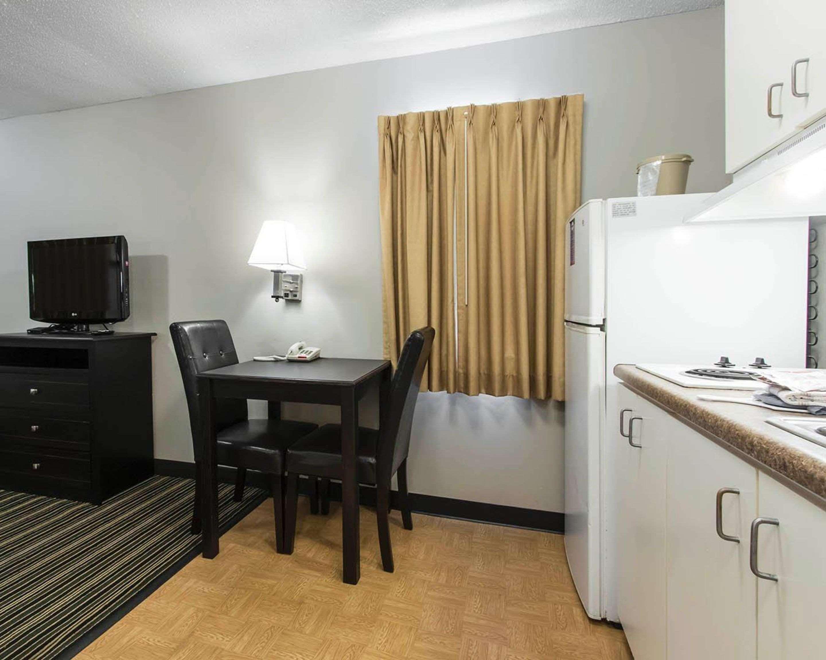 Hotel Suburban Extended Naval Base Area