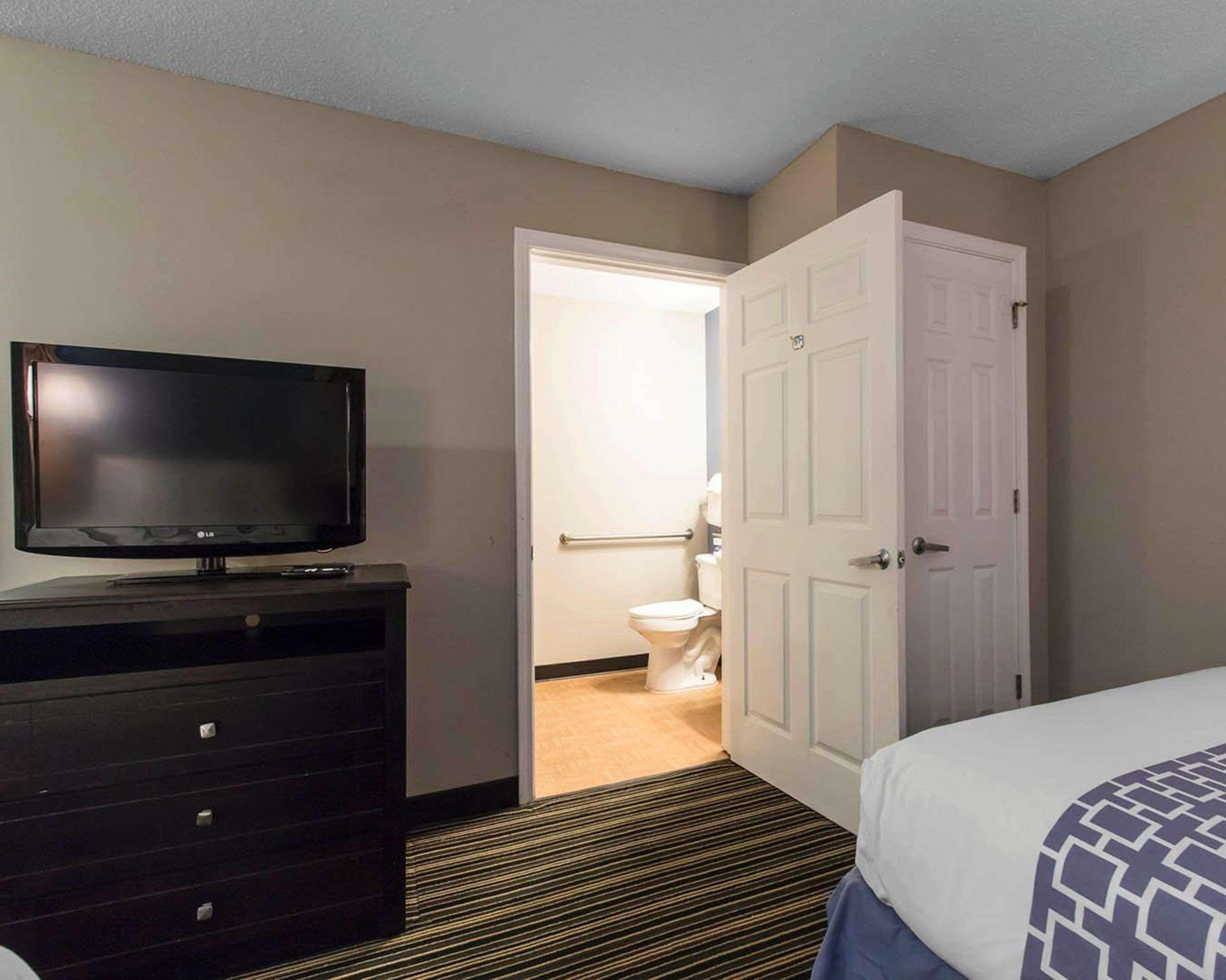 Hotel Suburban Extended Naval Base Area 2*