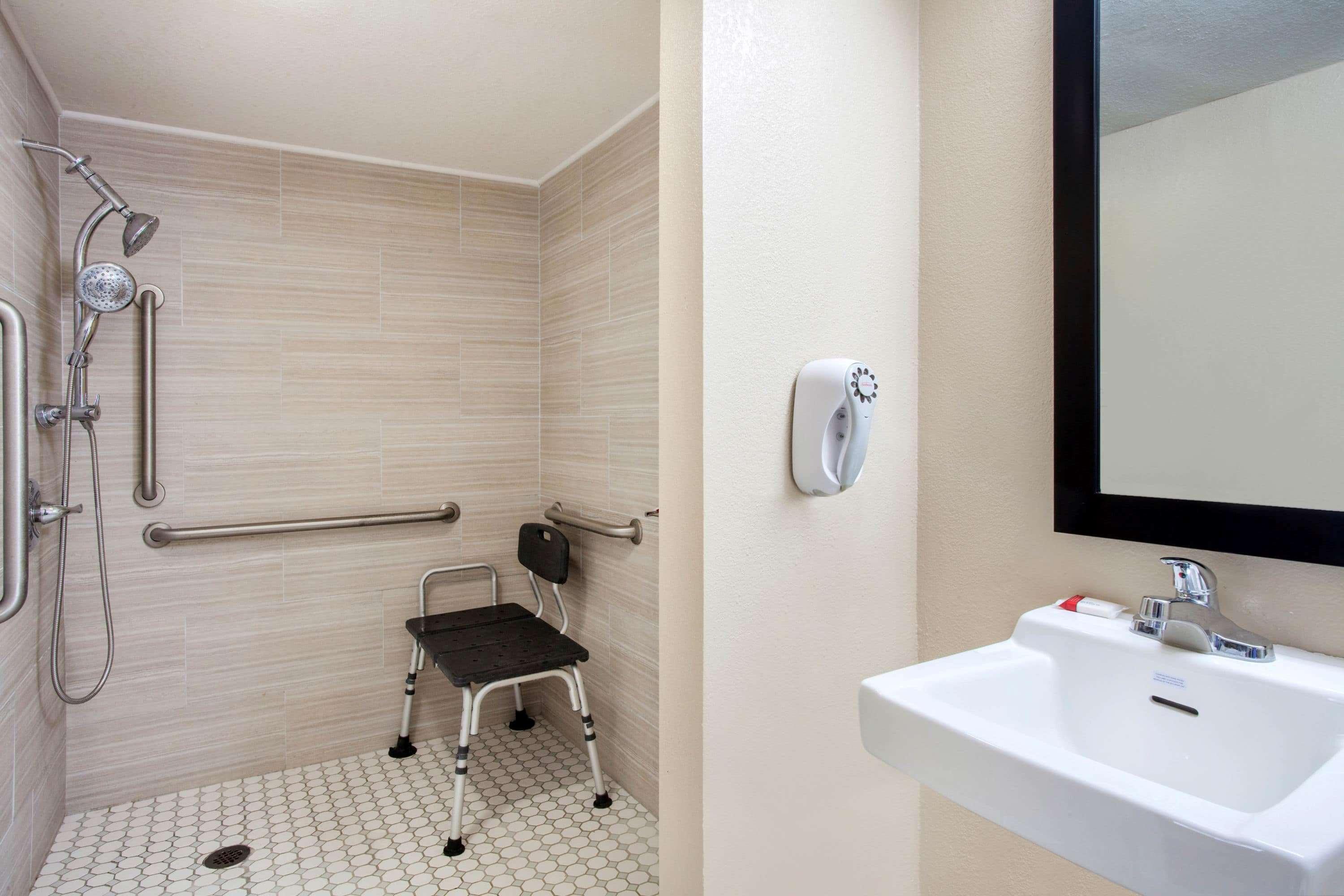 Baymont By Wyndham Hotel Lake City
