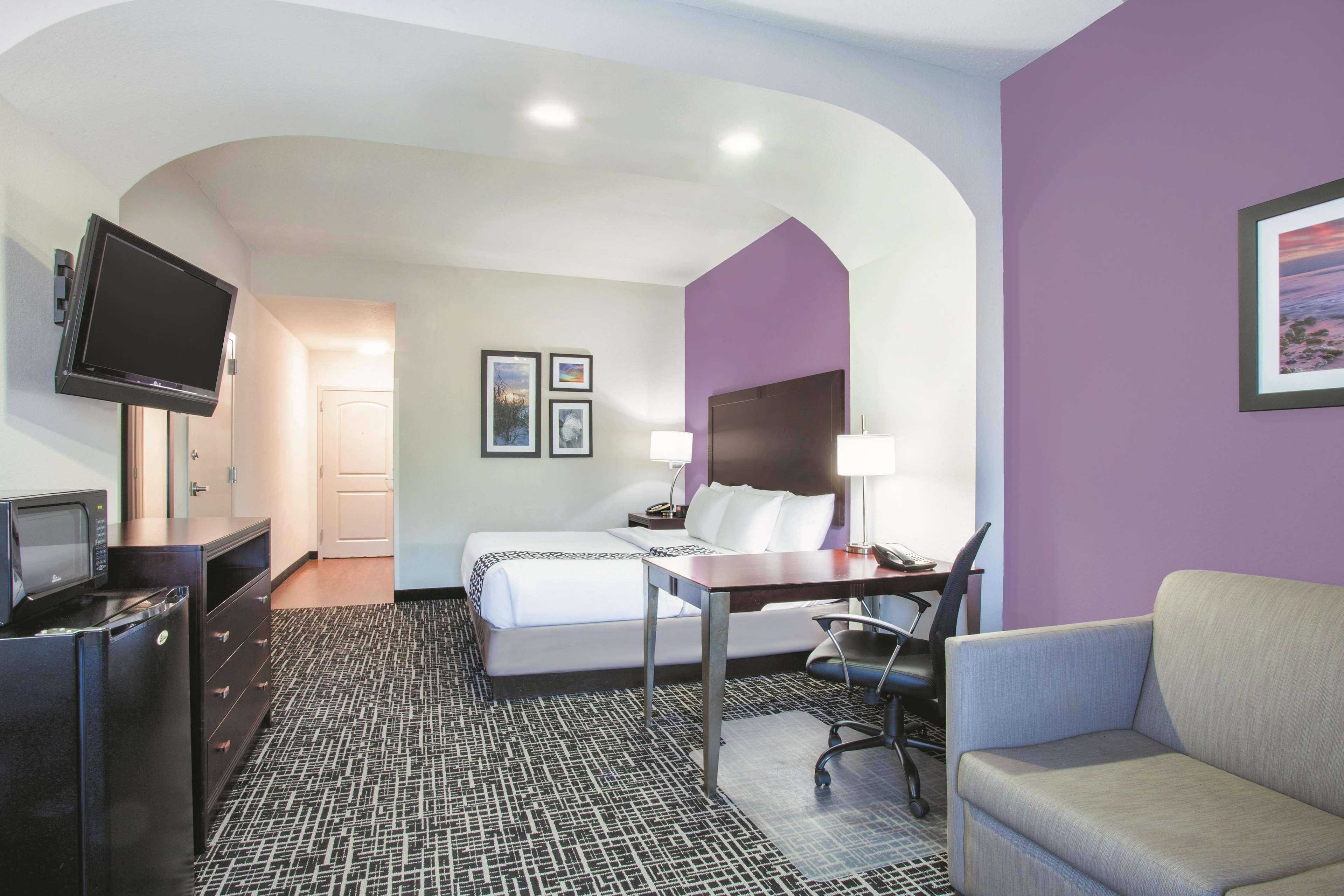 La Quinta By Wyndham Walton Hotel 3*
