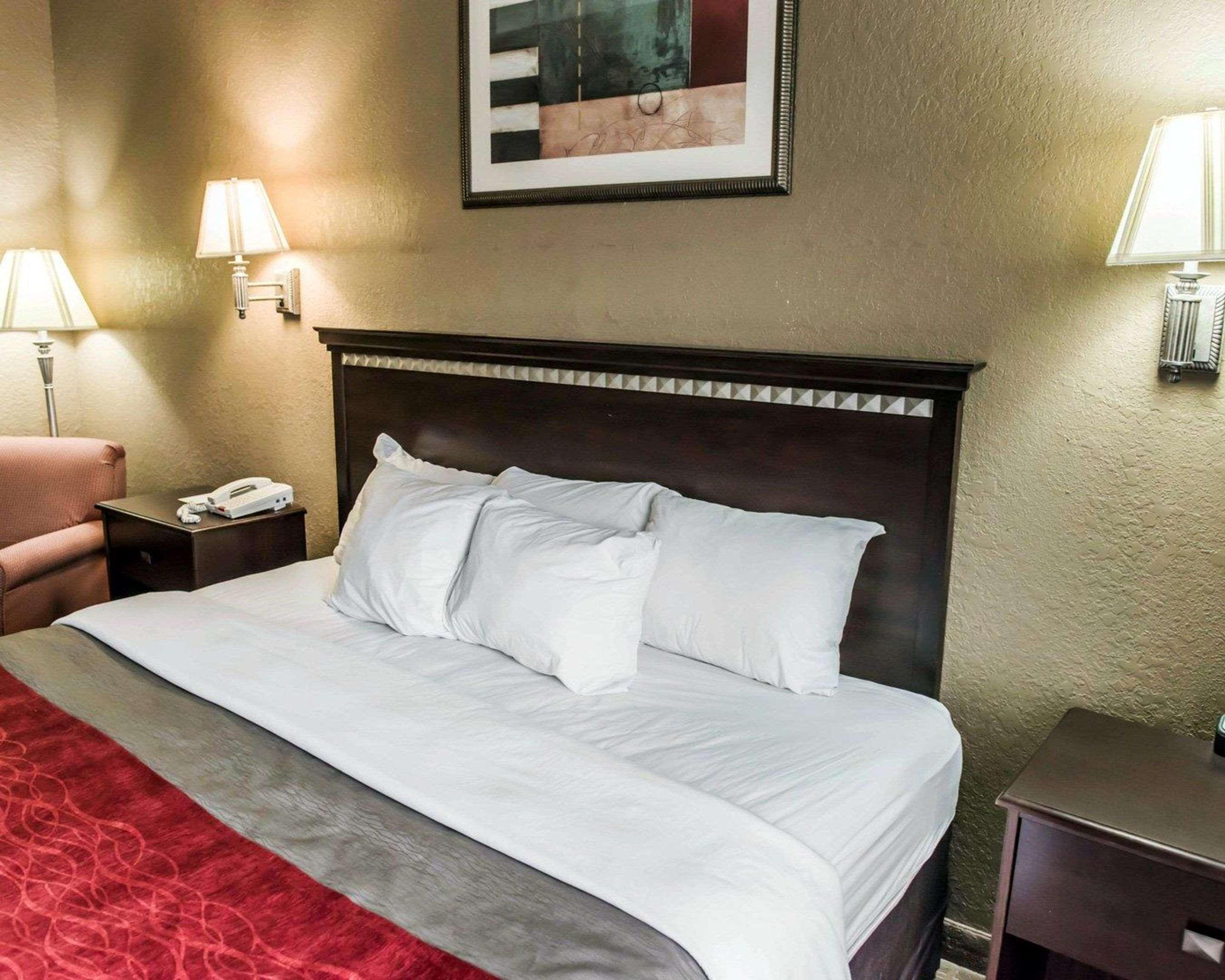 Hotel Comfort & I-10 3*