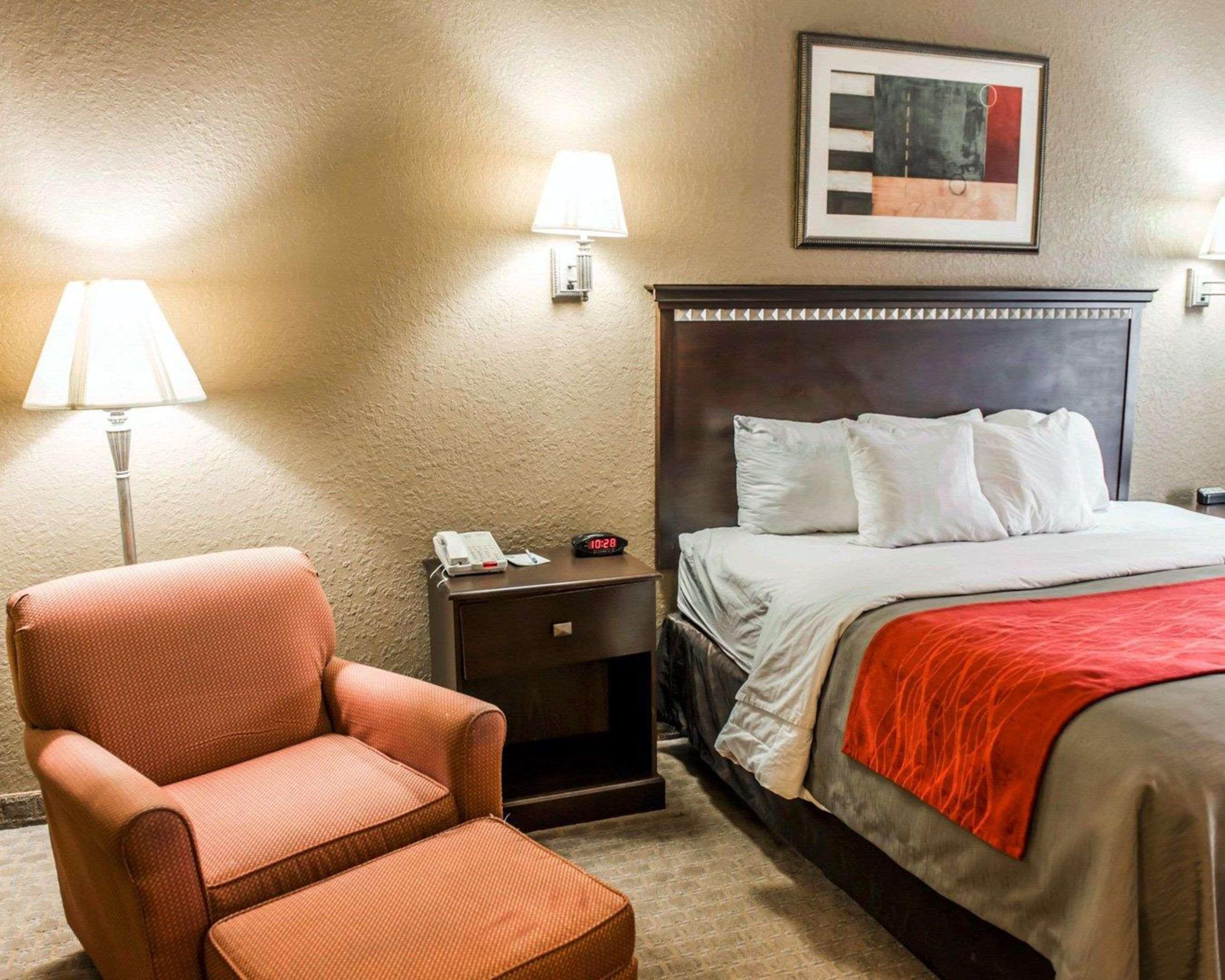 Hotel Comfort & I-10 3*