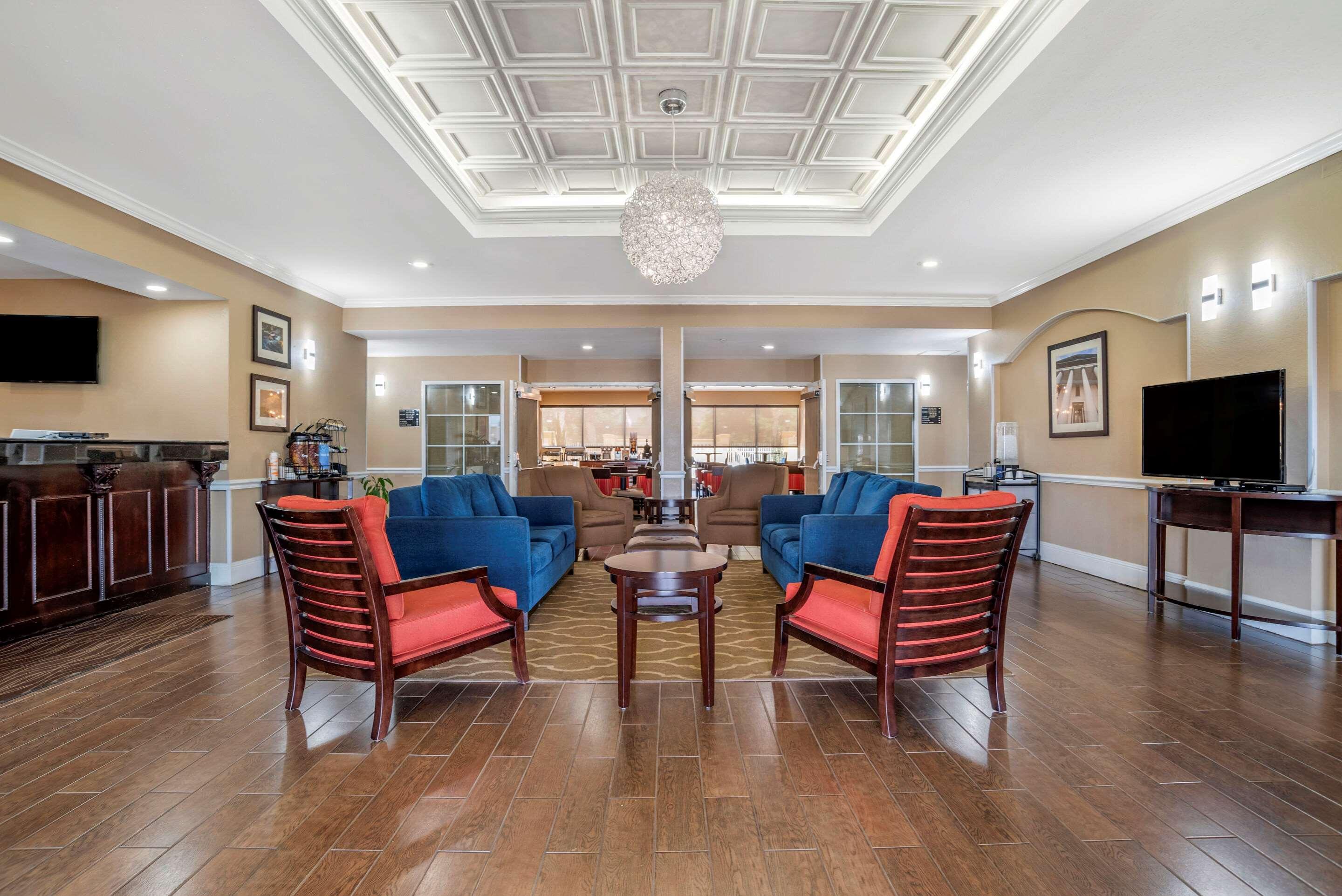 Hotel Comfort & I-10 3*