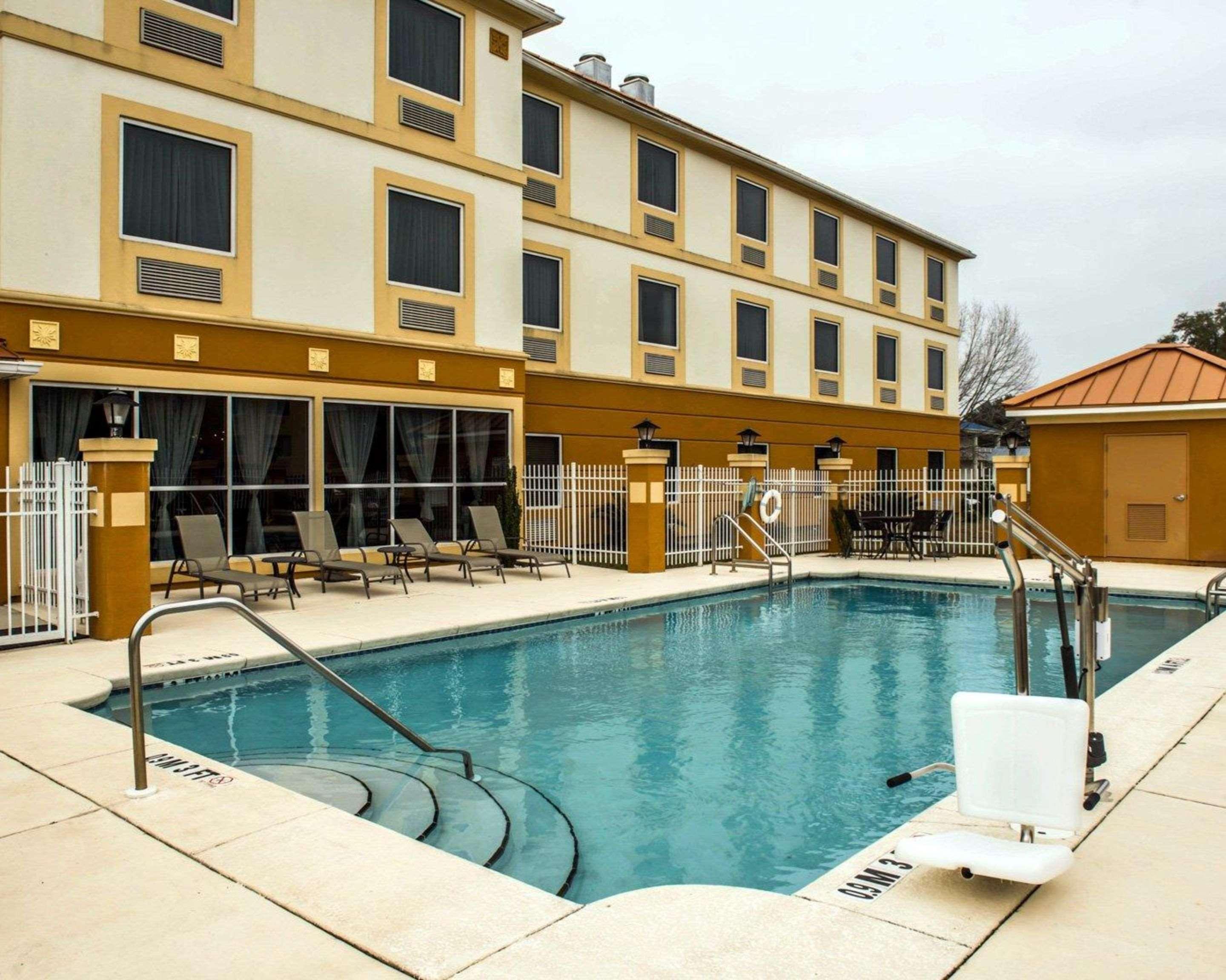 Comfort & I-10 Hotel 3*