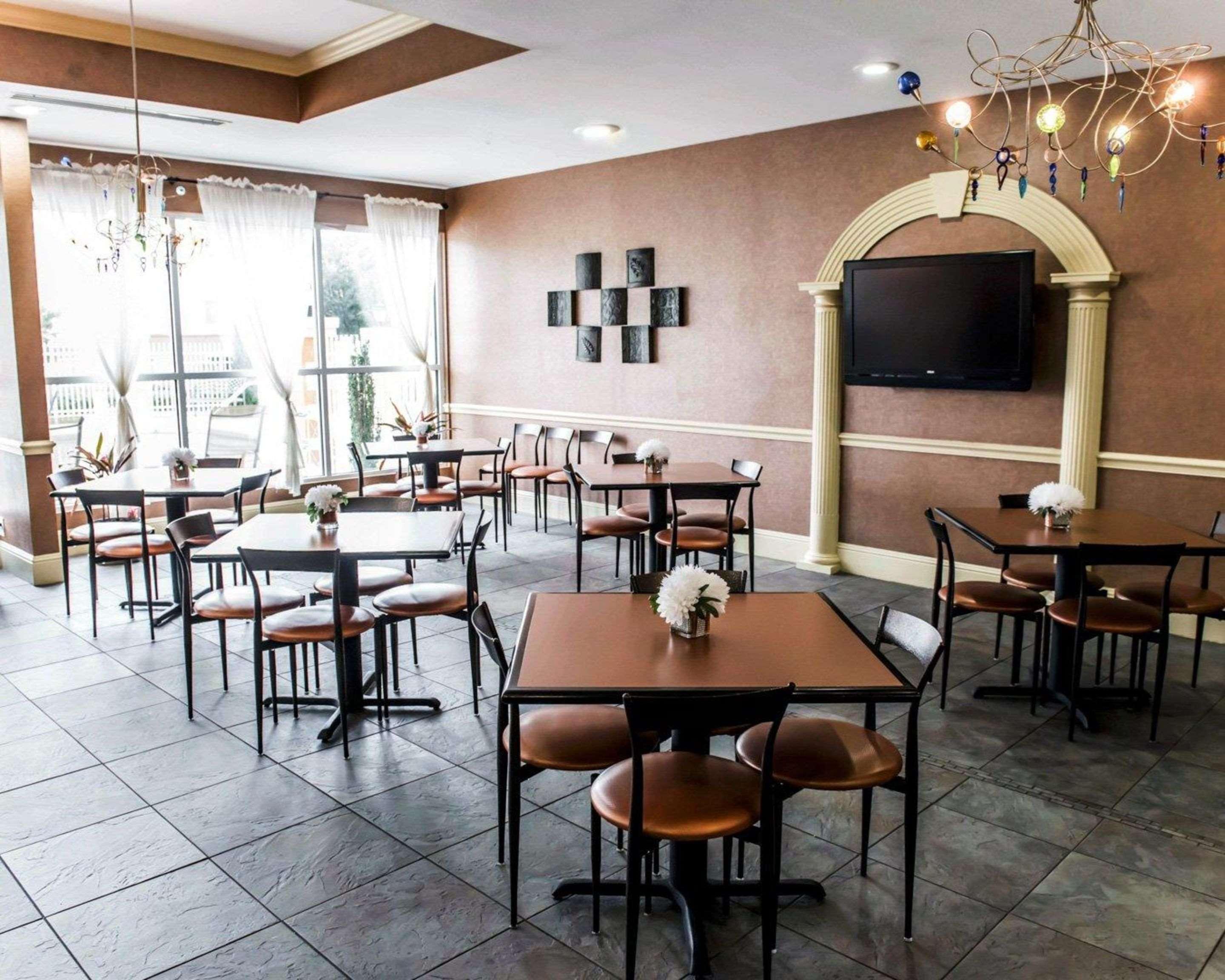 Hotel Comfort & I-10