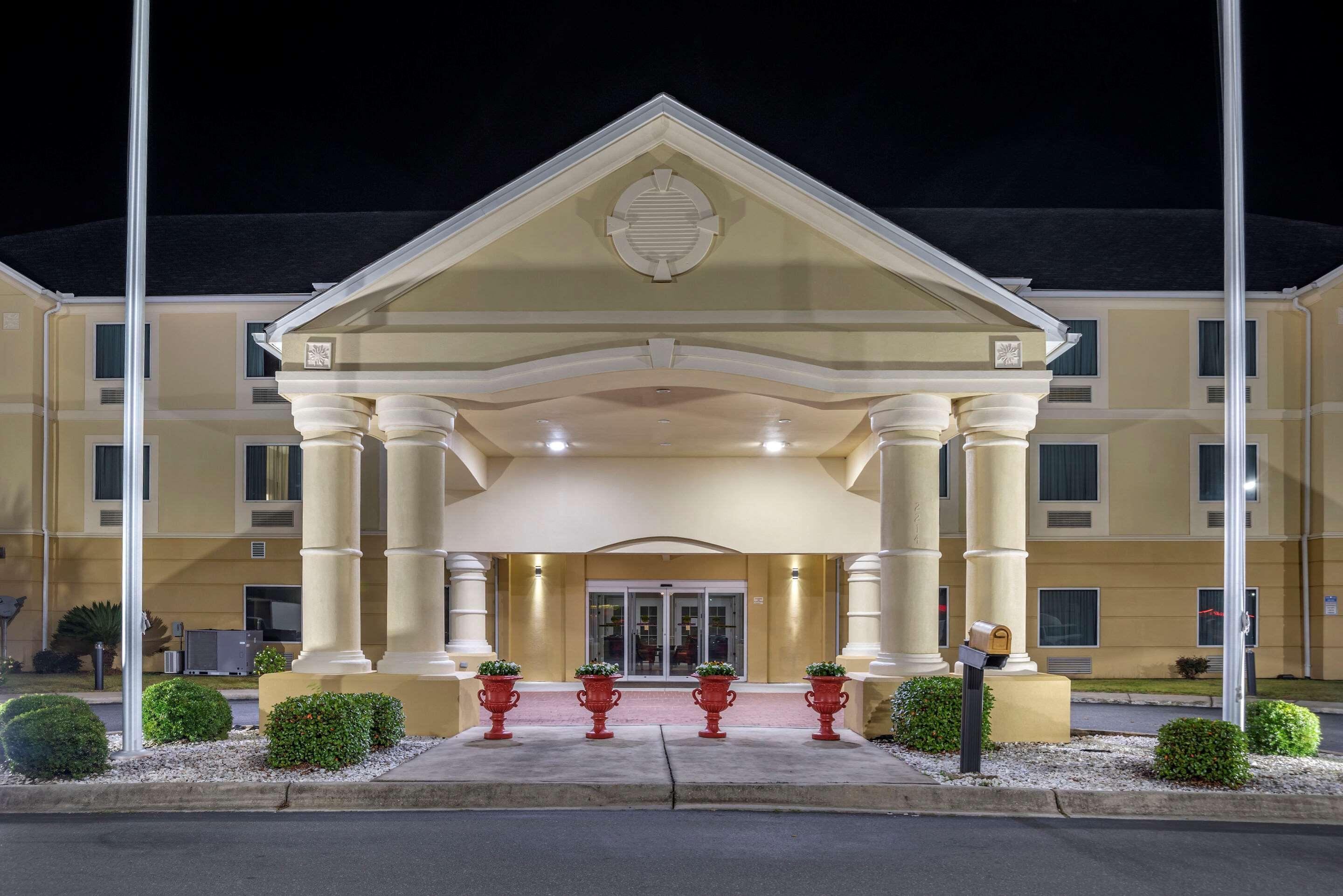 Comfort & I-10 Hotel