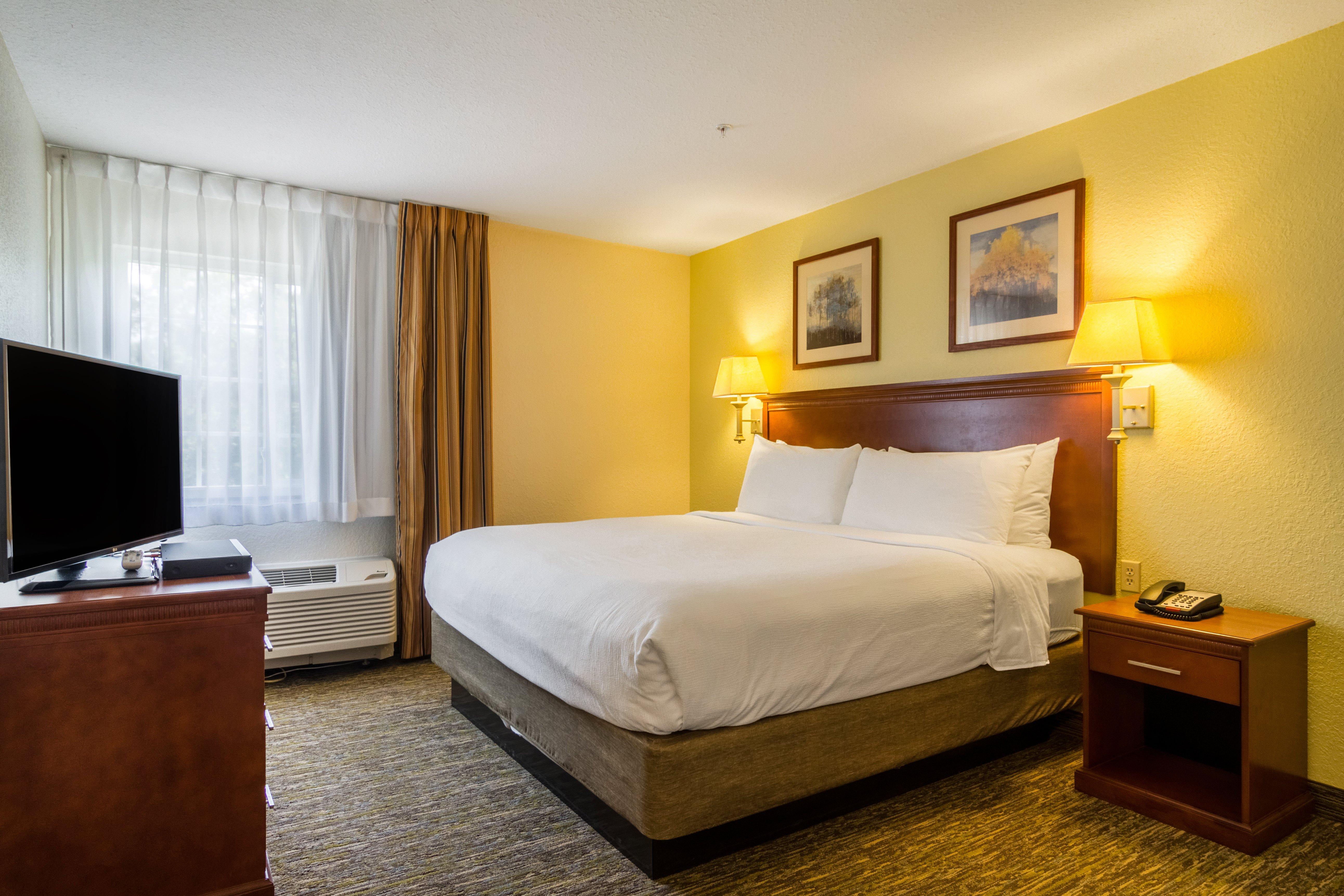 Candlewood East Merril Road By Ihg Hotel