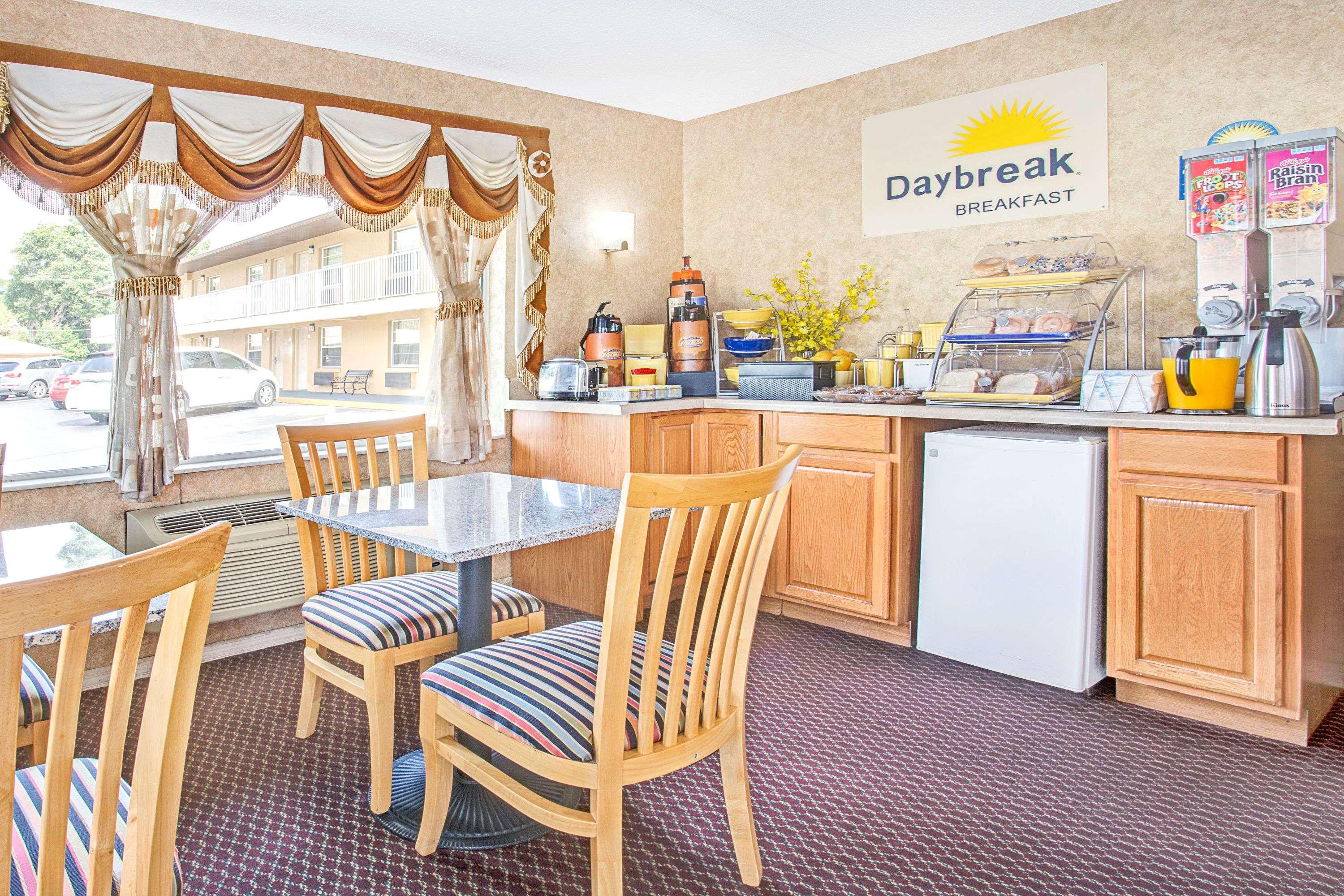 Days By Wyndham Orange City/deland