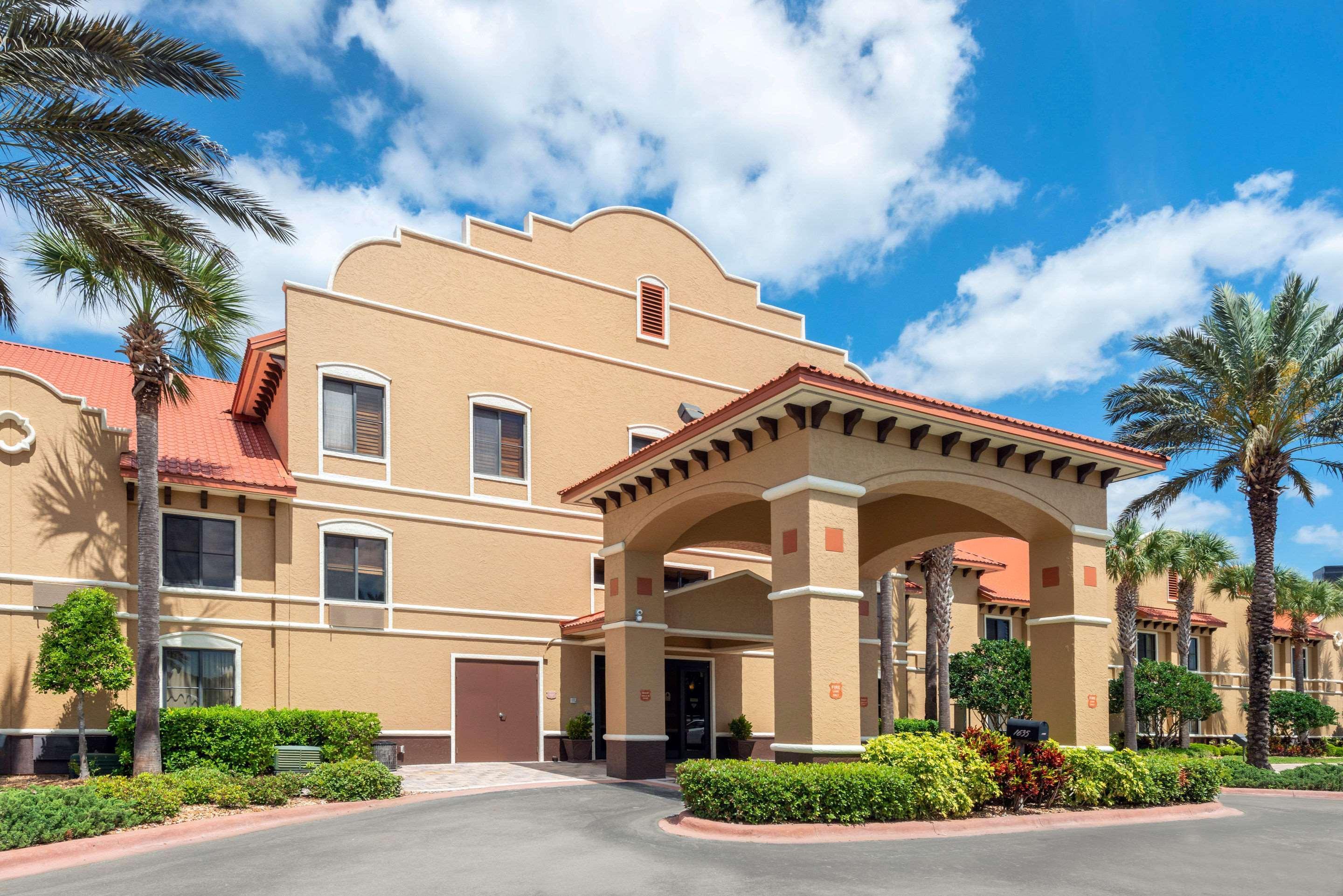 Clarion Ormond At Destination Daytona Inn 2*