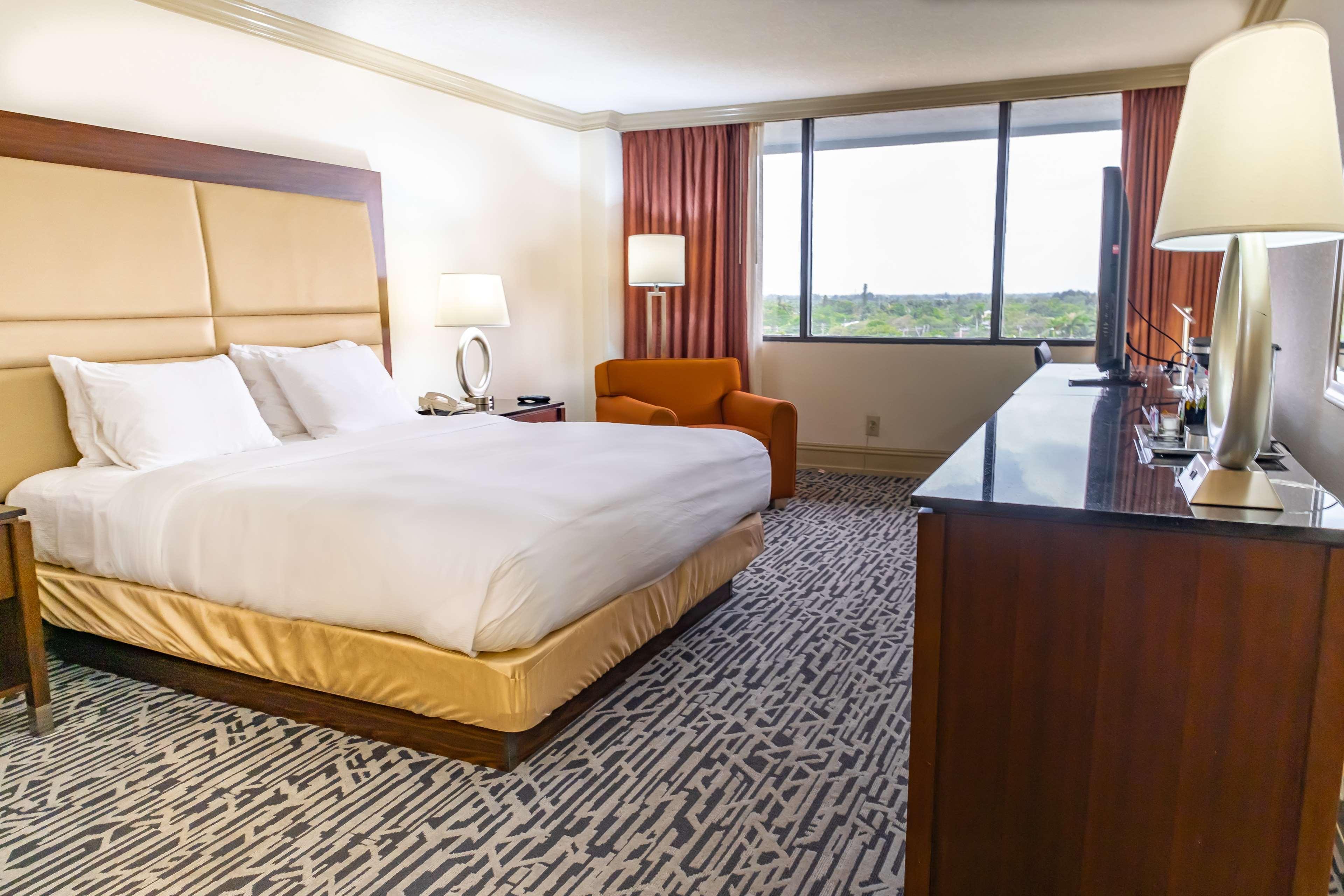 Hotel Hilton Palm Pbi Cloud Lake