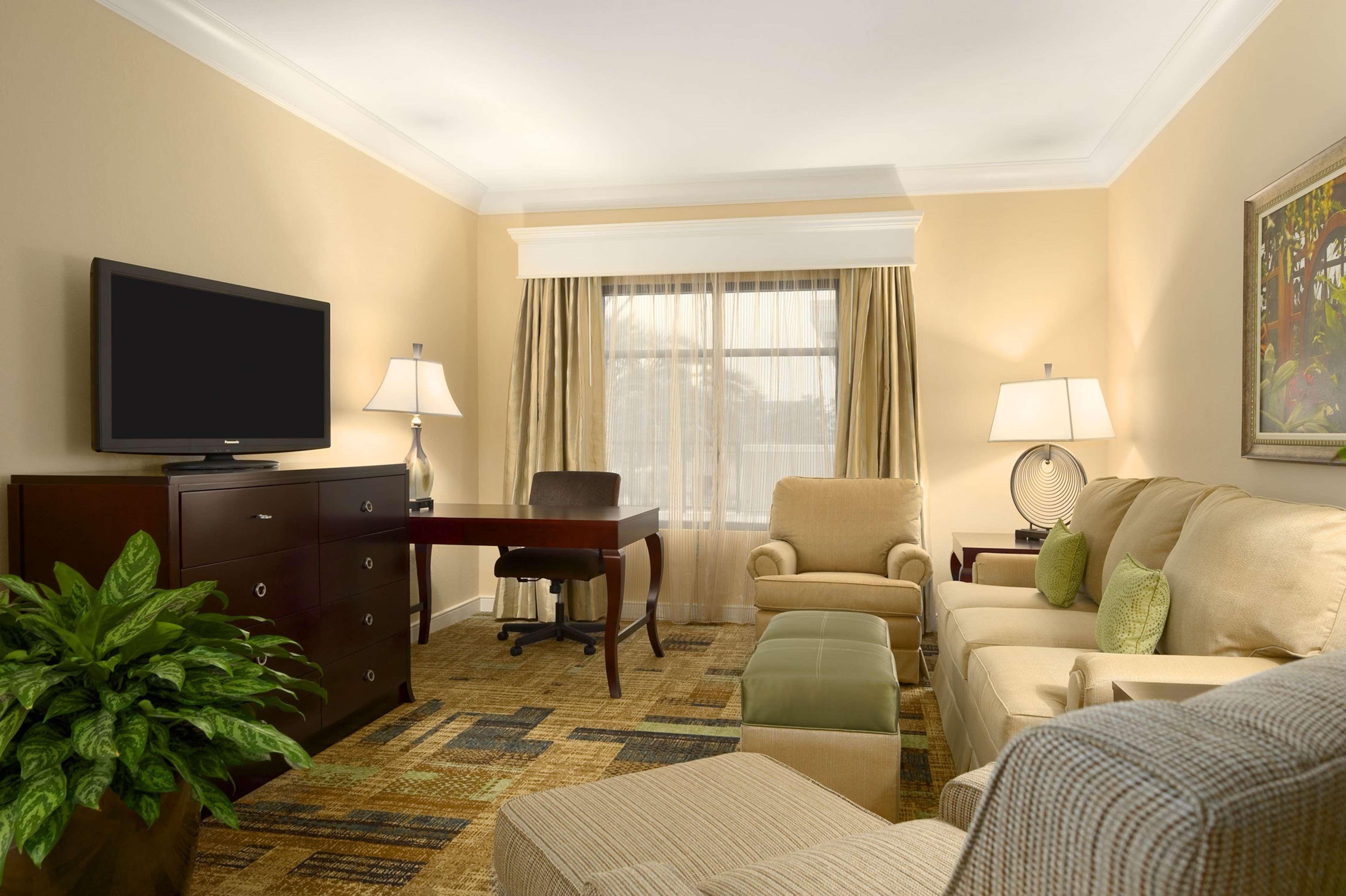 Hotel Embassy By Hilton Orlando Buena Vista South 4*