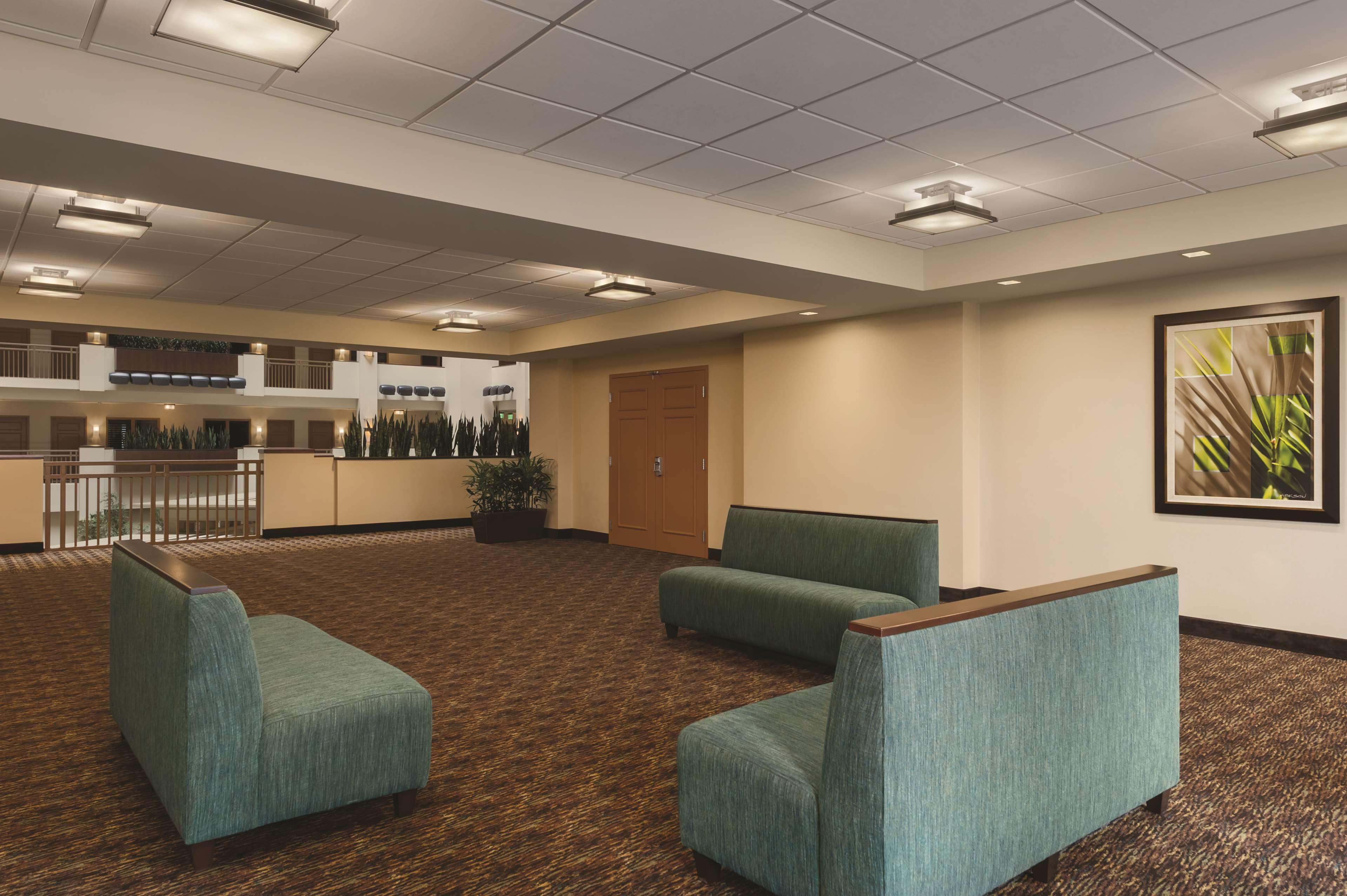Hotel Embassy By Hilton Orlando Buena Vista South 4*