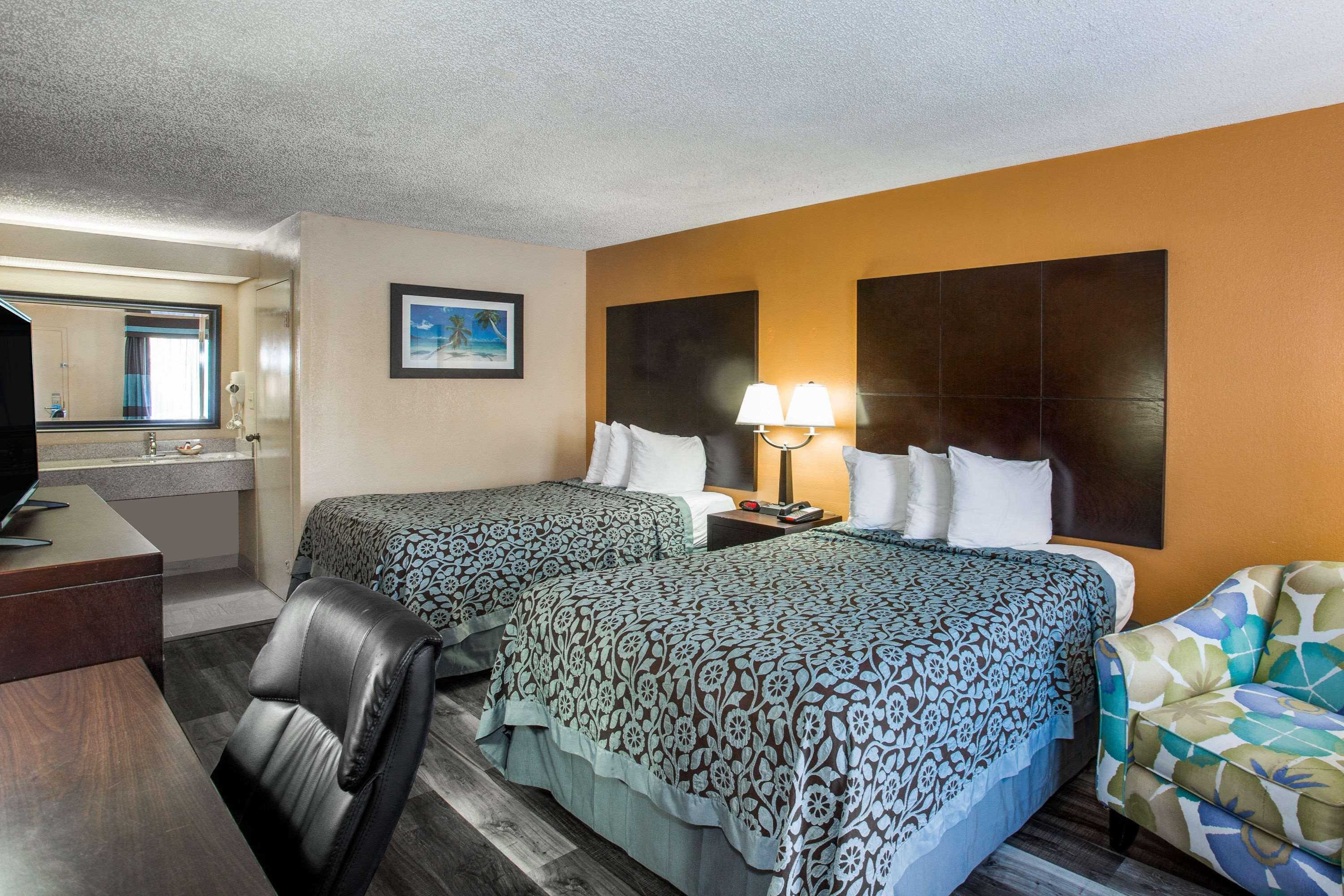 Days By Wyndham Bay Hotel Sarasota