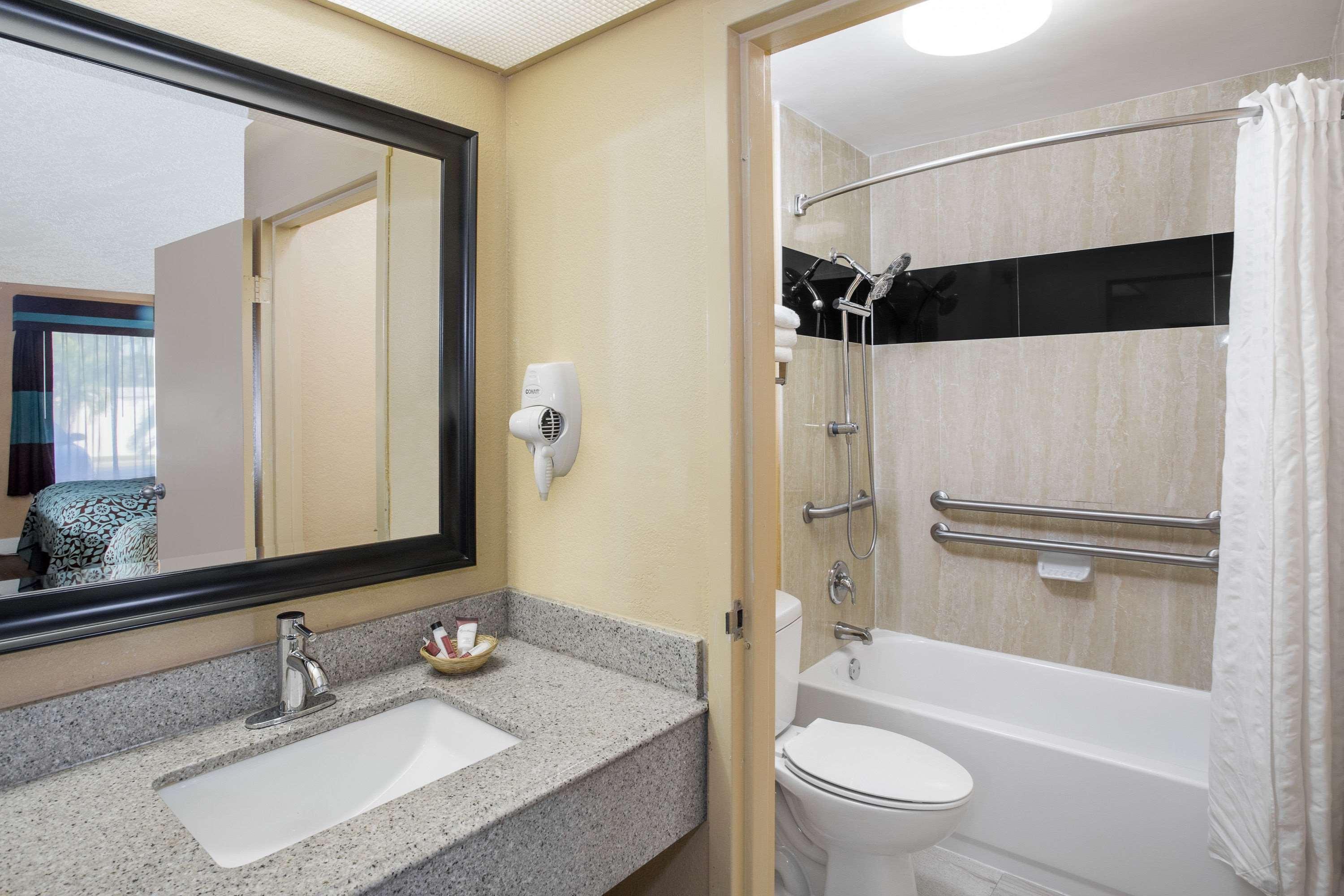 Days By Wyndham Bay Hotel