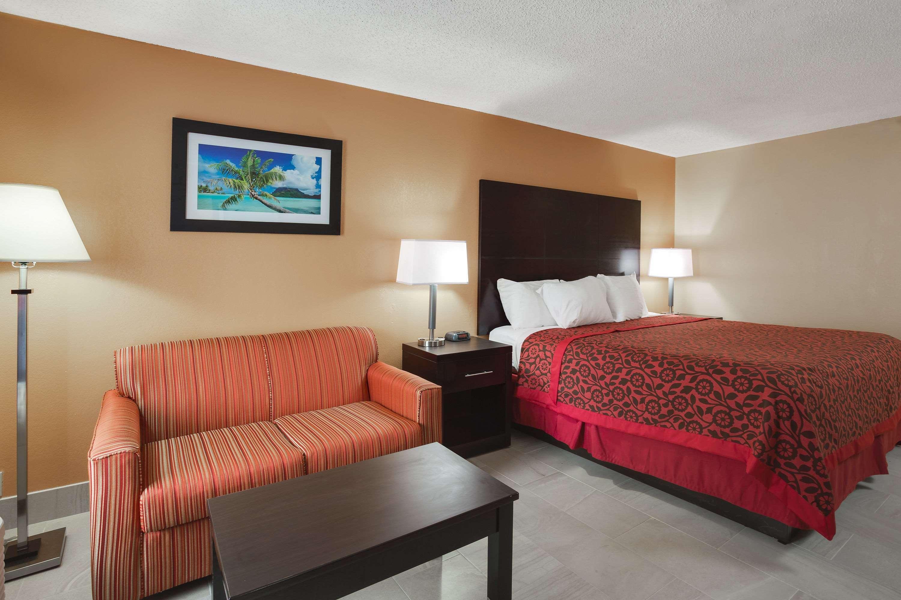 Days By Wyndham Bay Hotel Sarasota