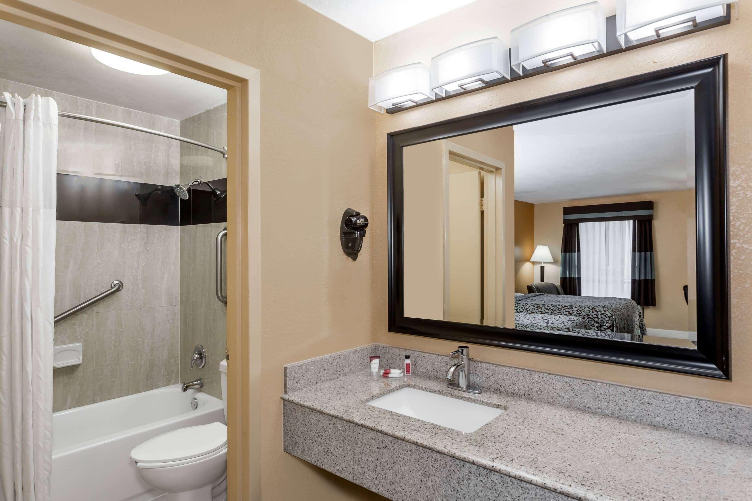 Hotel Days By Wyndham Bay 3*