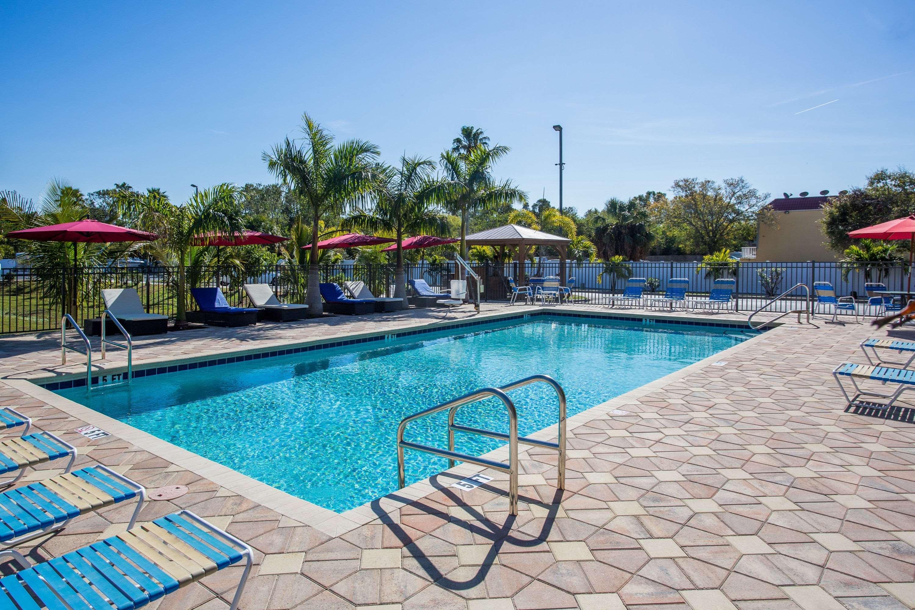 Hotel Days By Wyndham Bay Sarasota