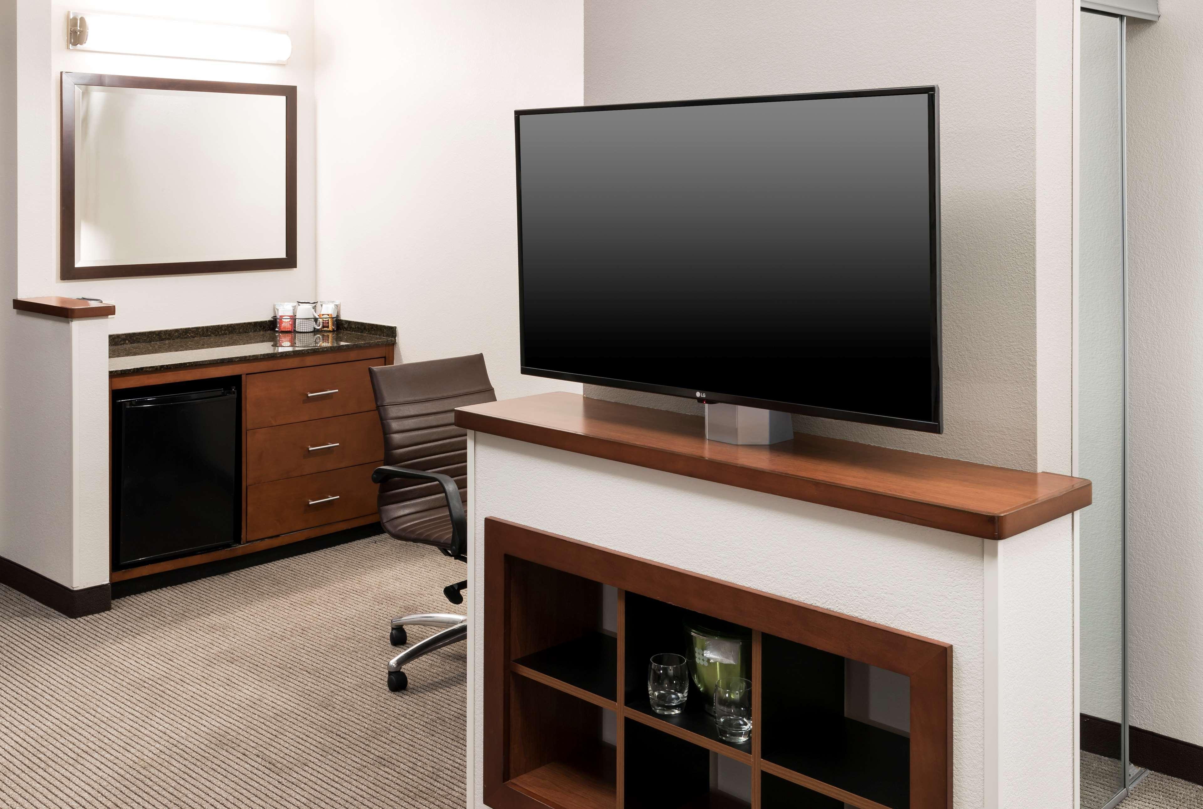 Hyatt Place Airport Hotel