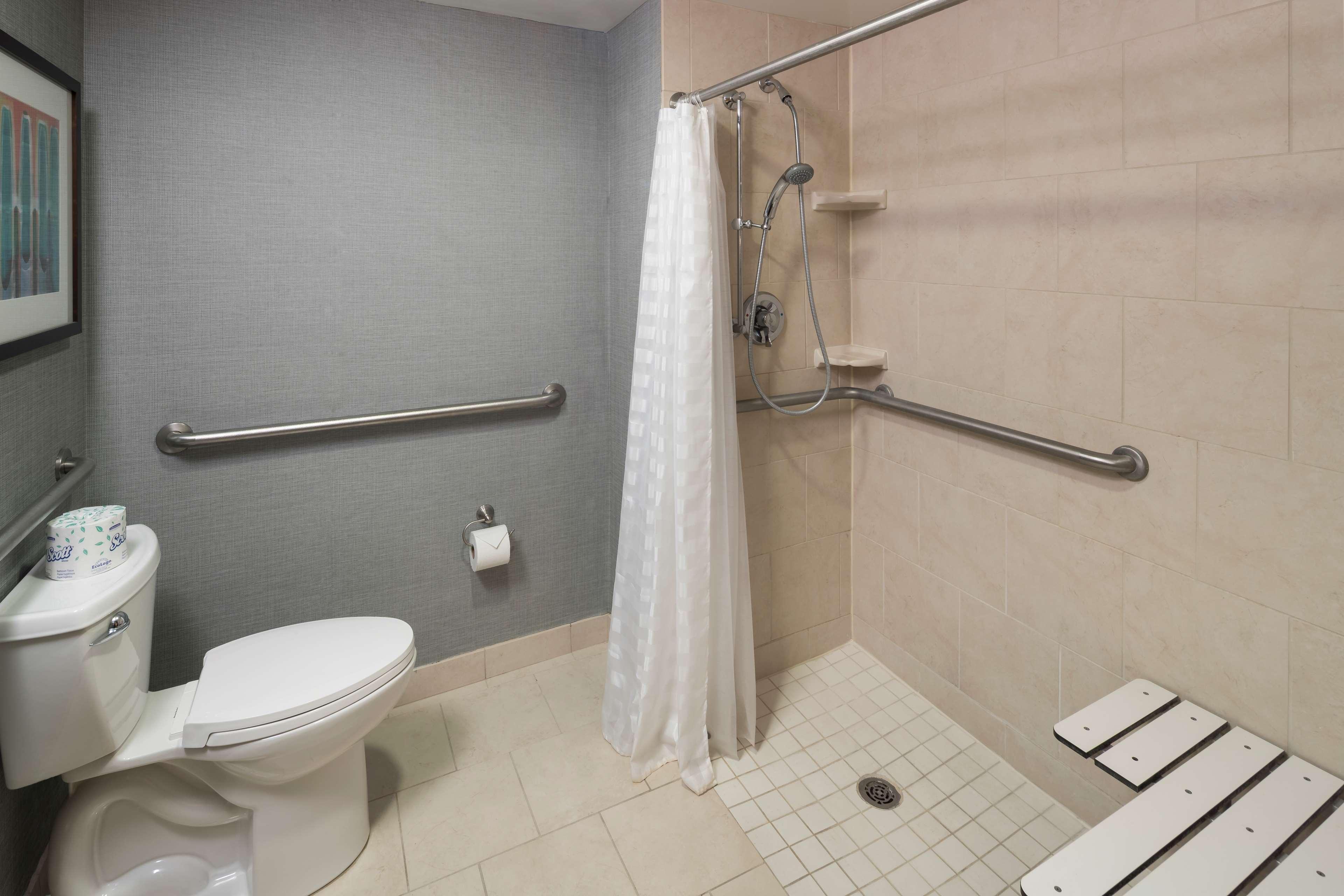 Hyatt Place Airport 4*