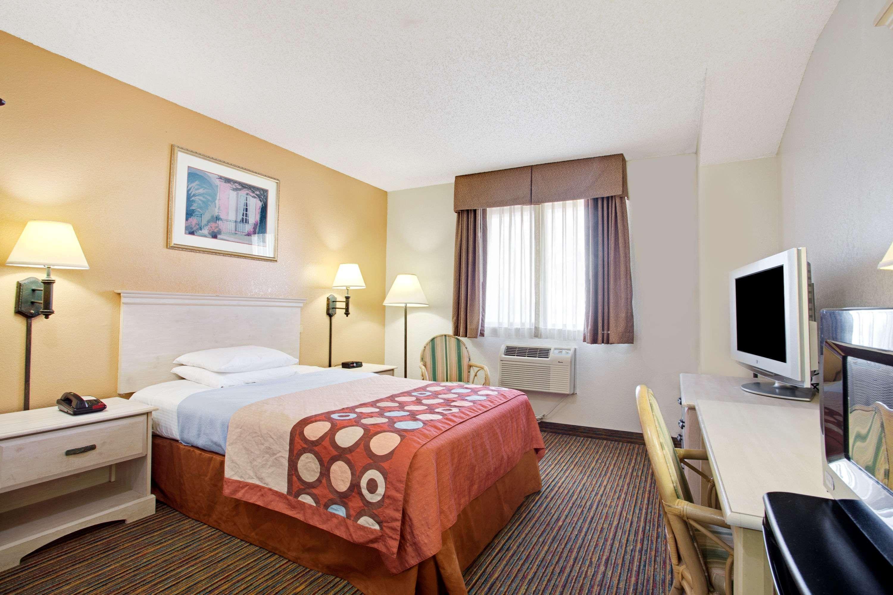Super 8 By Wyndham Clearwater/st. Petersburg Airport Hotel Clearwater