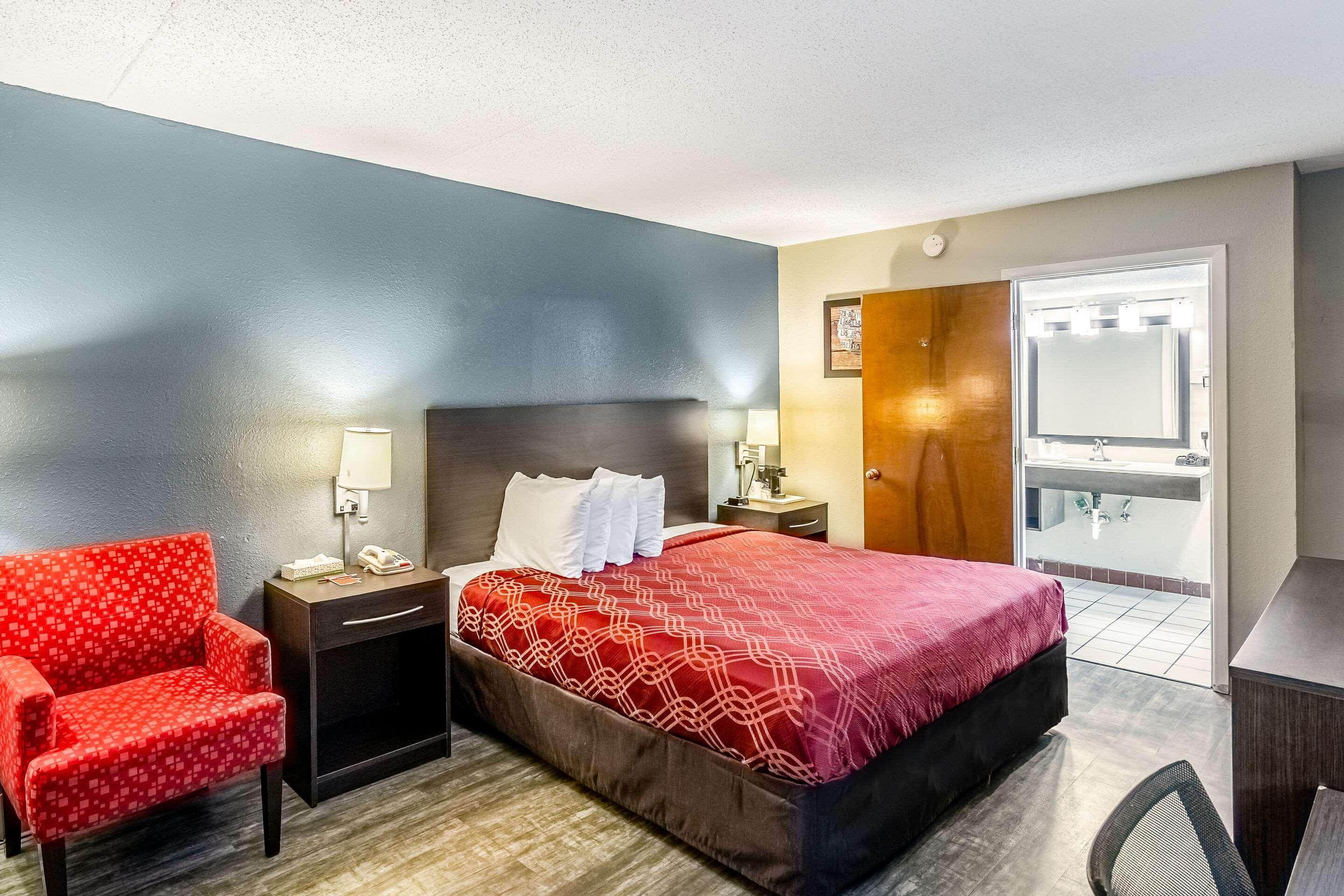 Econo Hotel