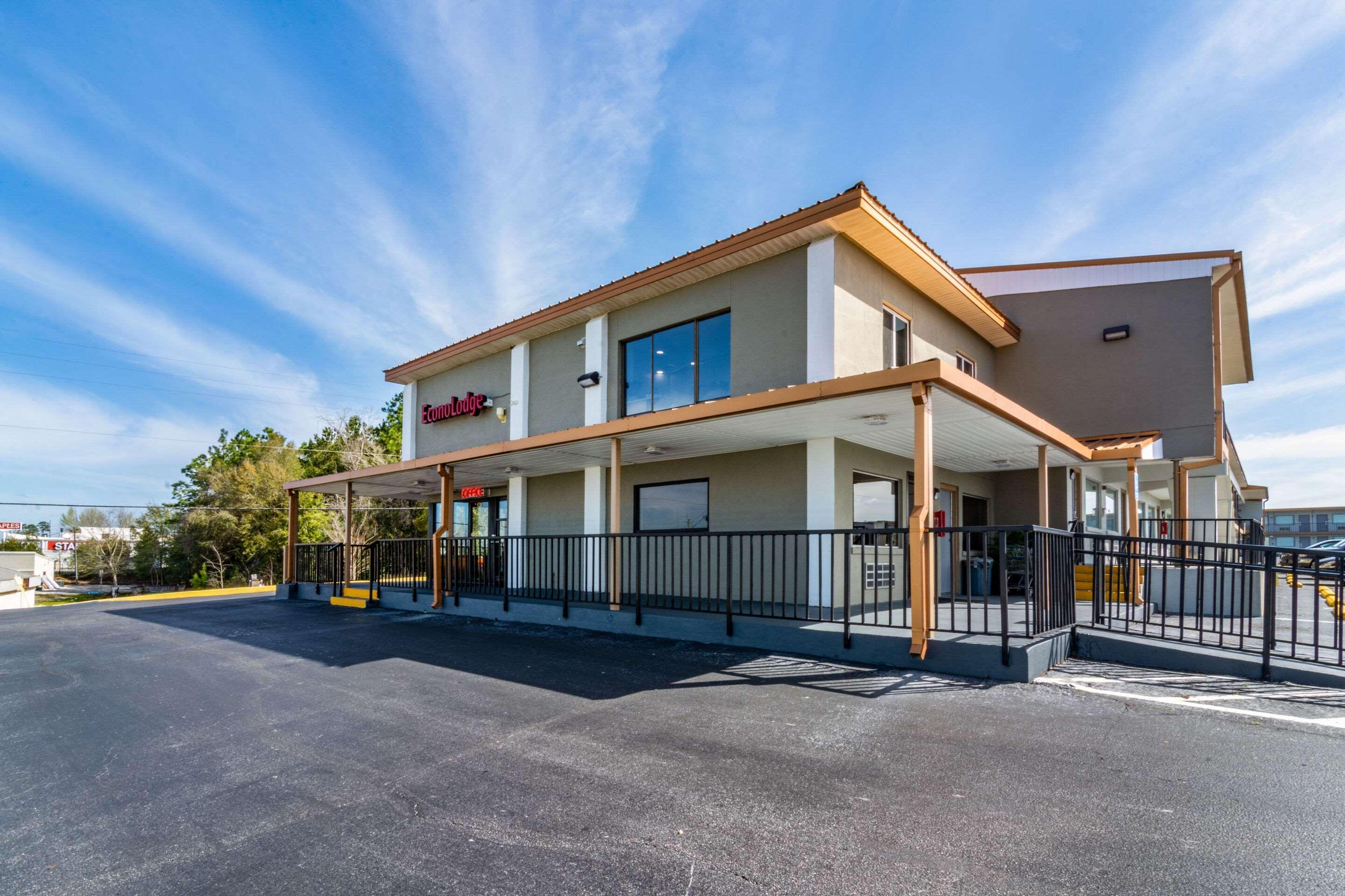 Econo Hotel