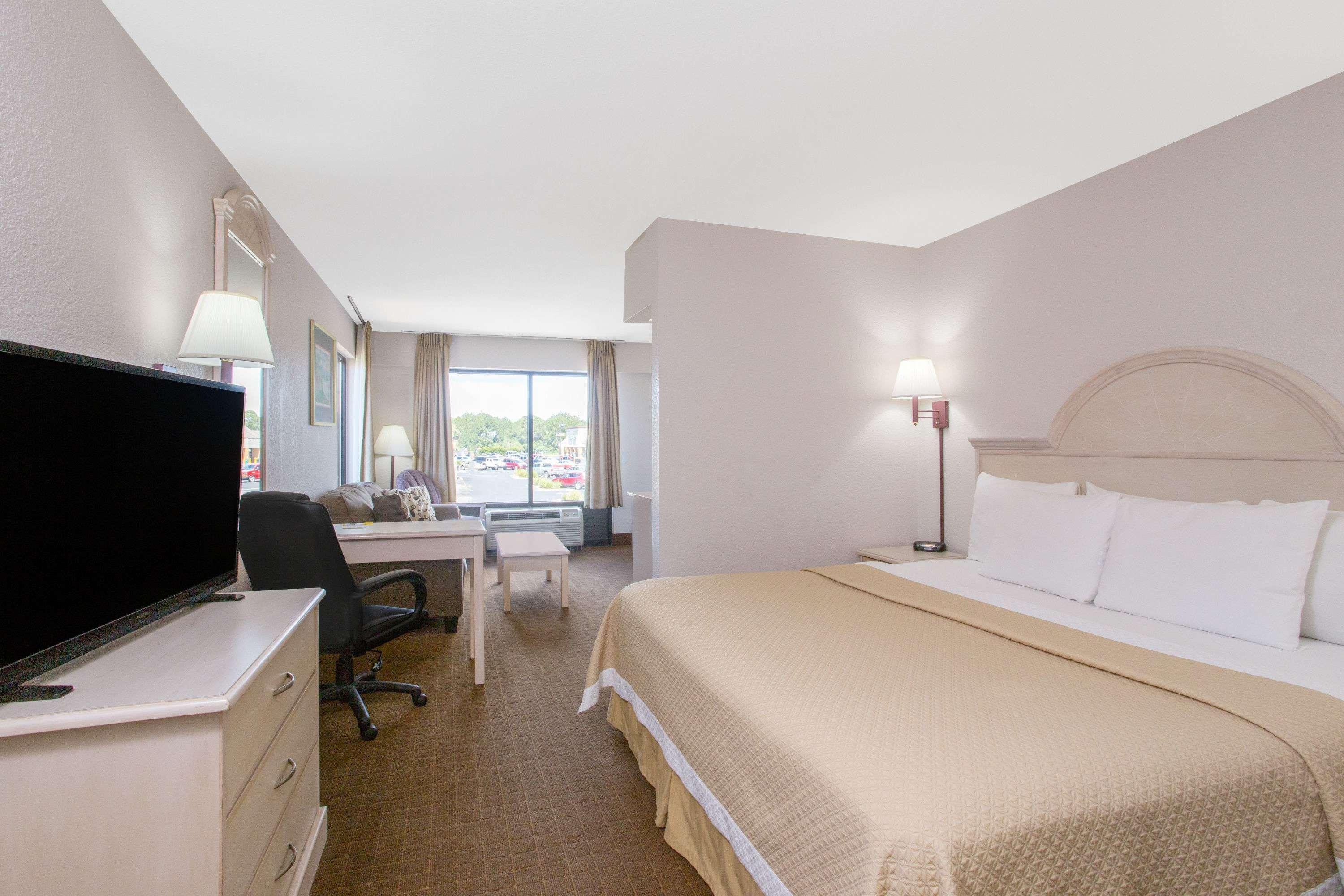 Days & By Wyndham - Near Beaches Hurlburt Motel 3*