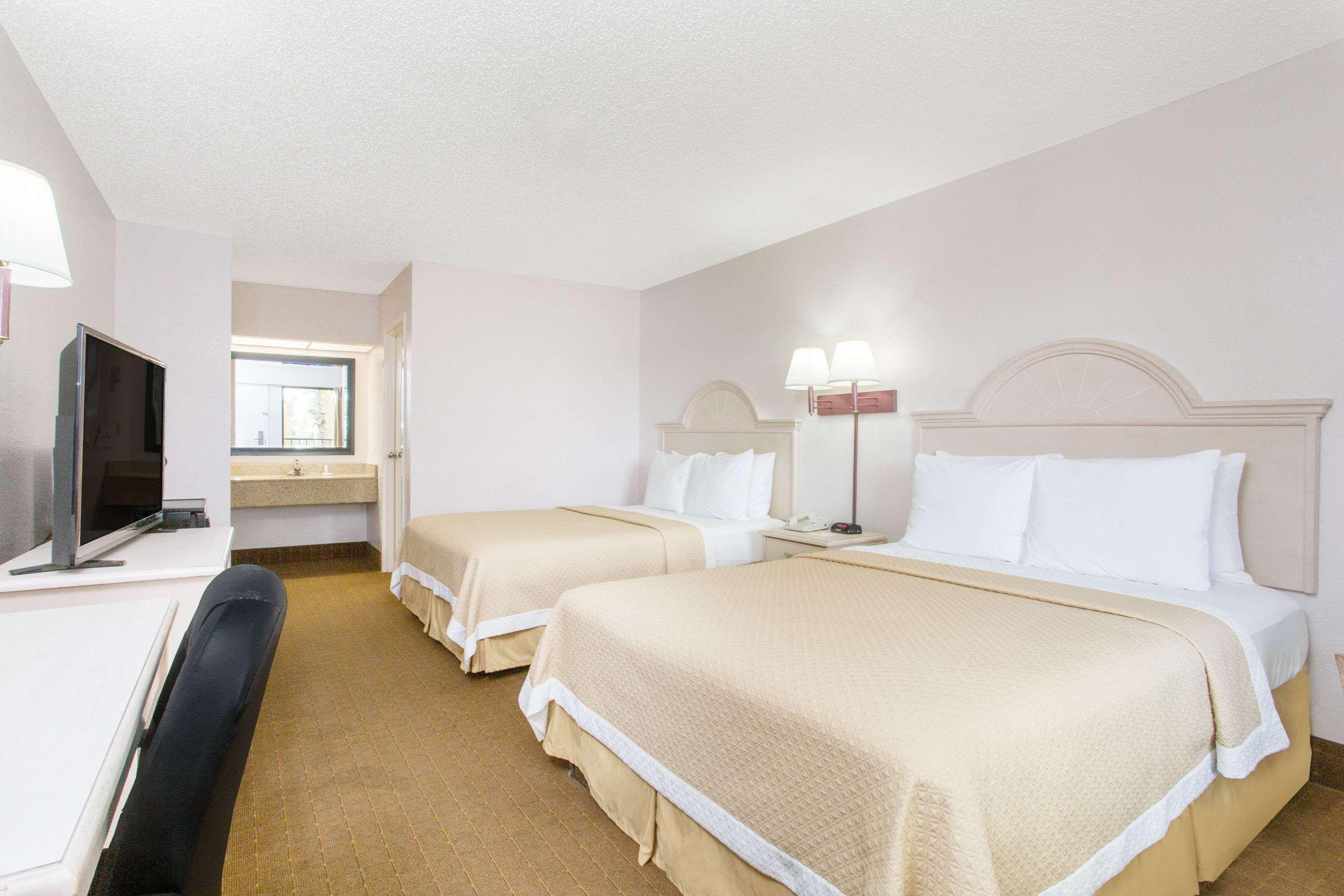 Days & By Wyndham - Near Beaches Hurlburt 3* Navarre