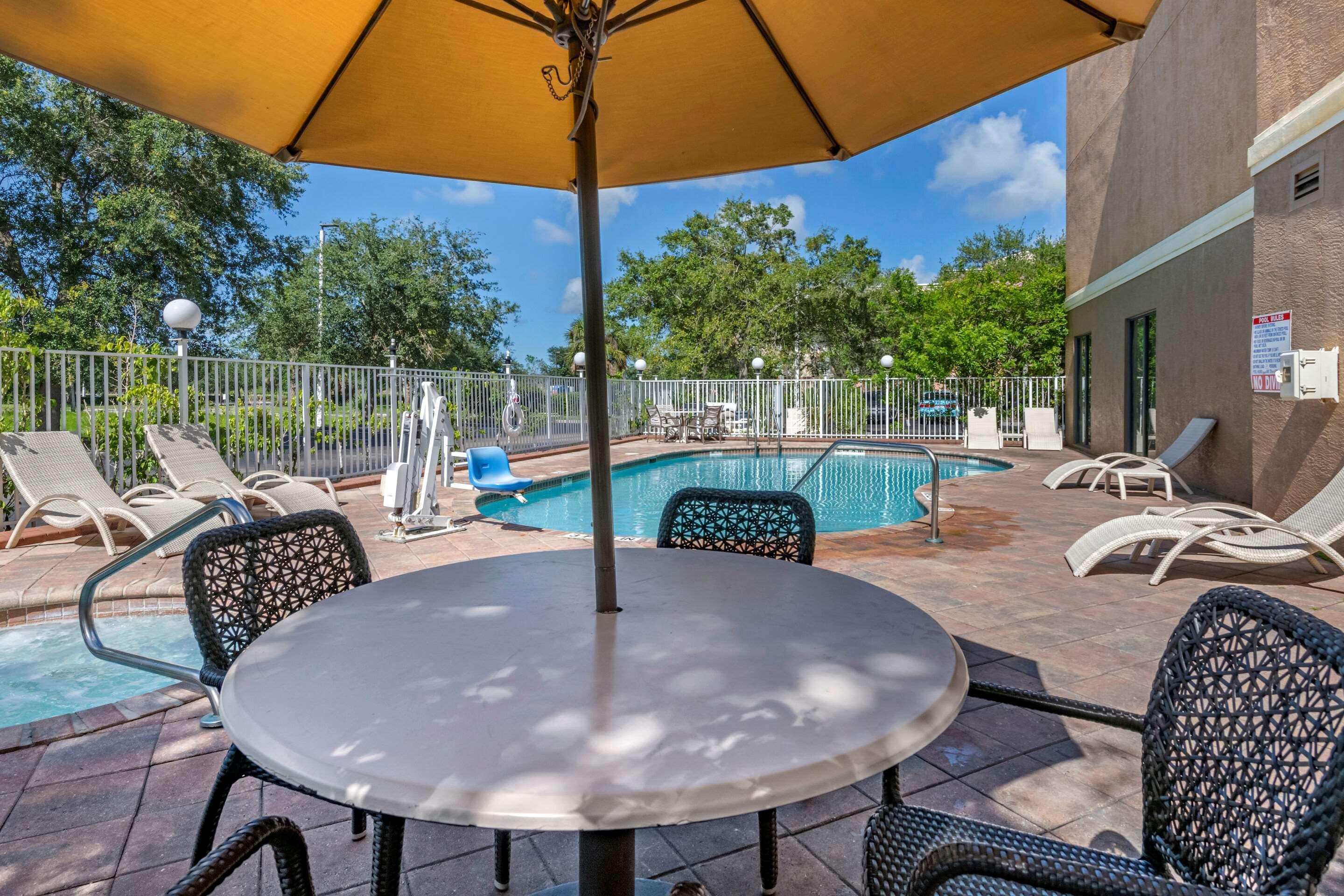 Comfort Pierce I-95 Hotel 3*