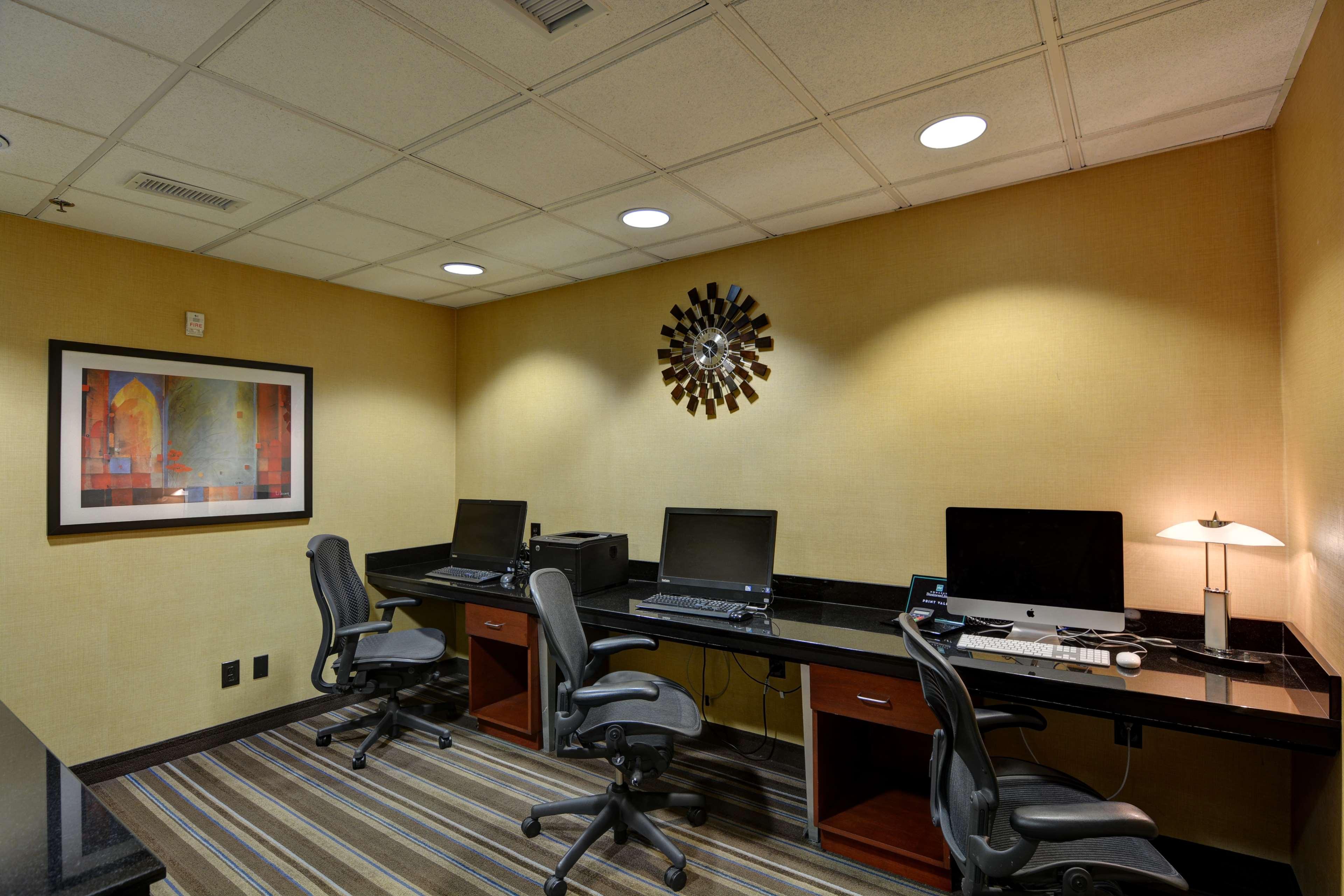 Hotel Embassy By Hilton Orlando North