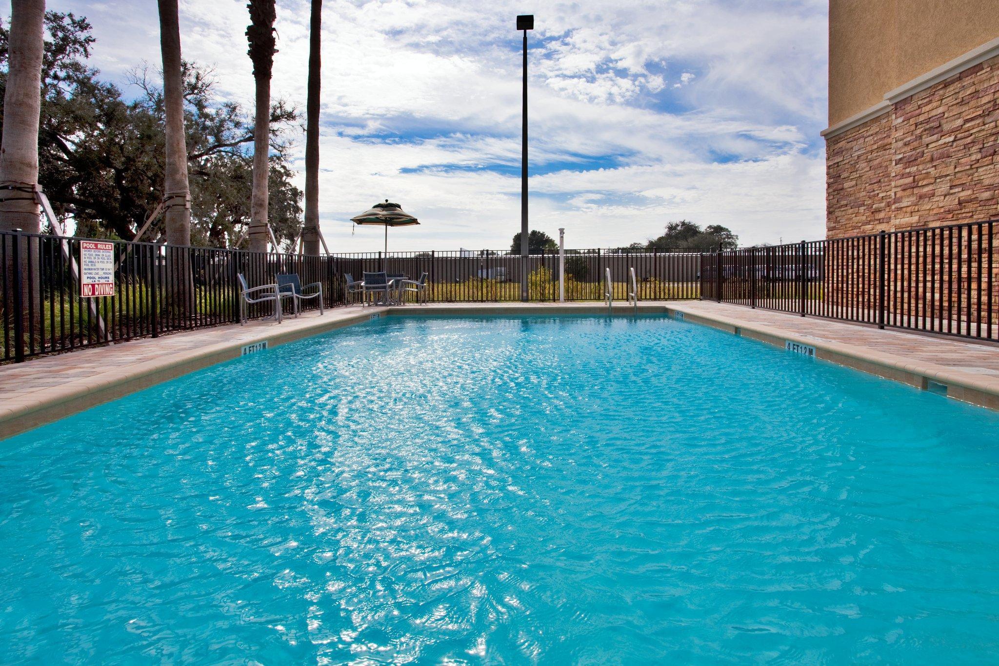 Hotel Express & Largo-clearwater By Ihg 2*