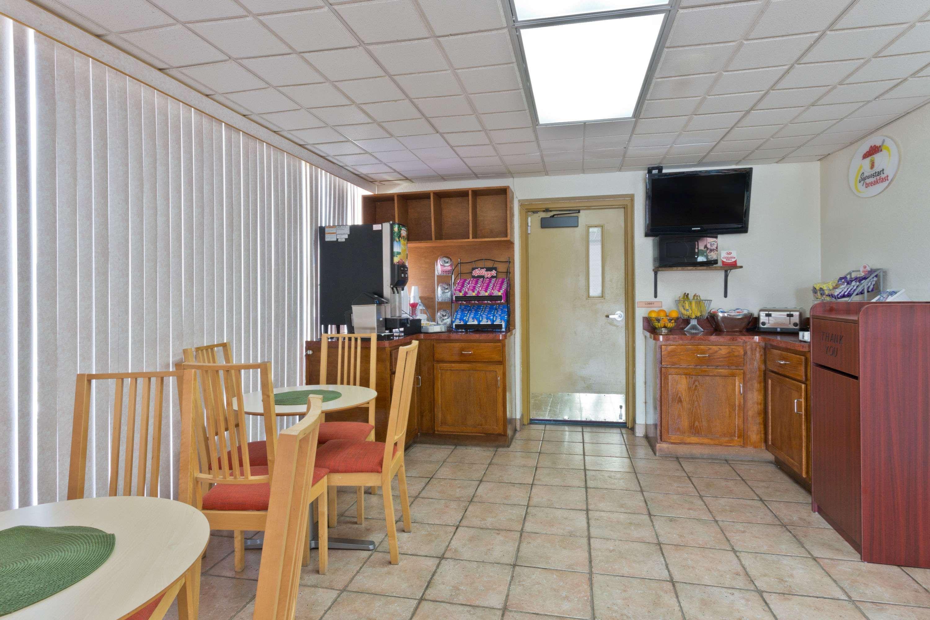 Motel Super 8 By Wyndham 2*