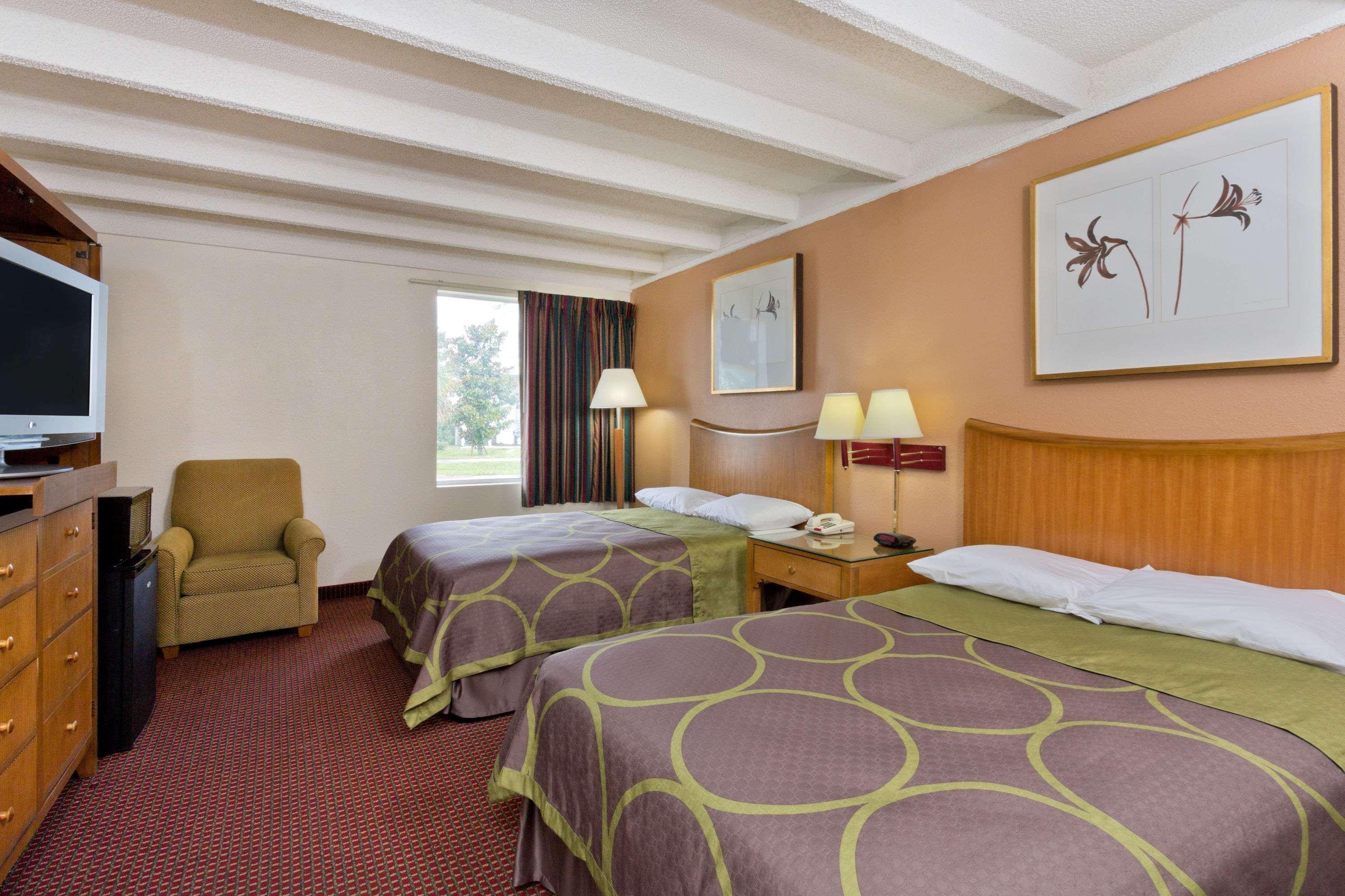 Super 8 By Wyndham Motel