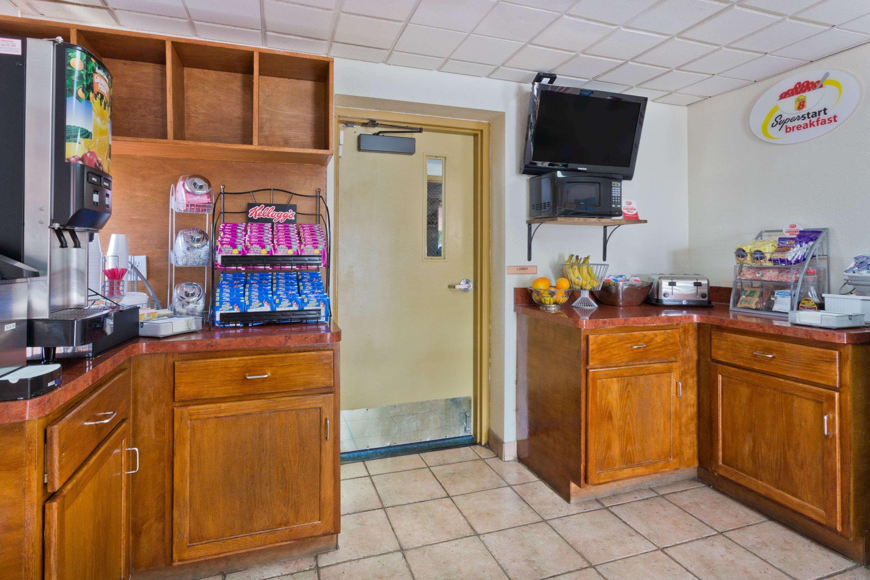 Super 8 By Wyndham Motel 2*