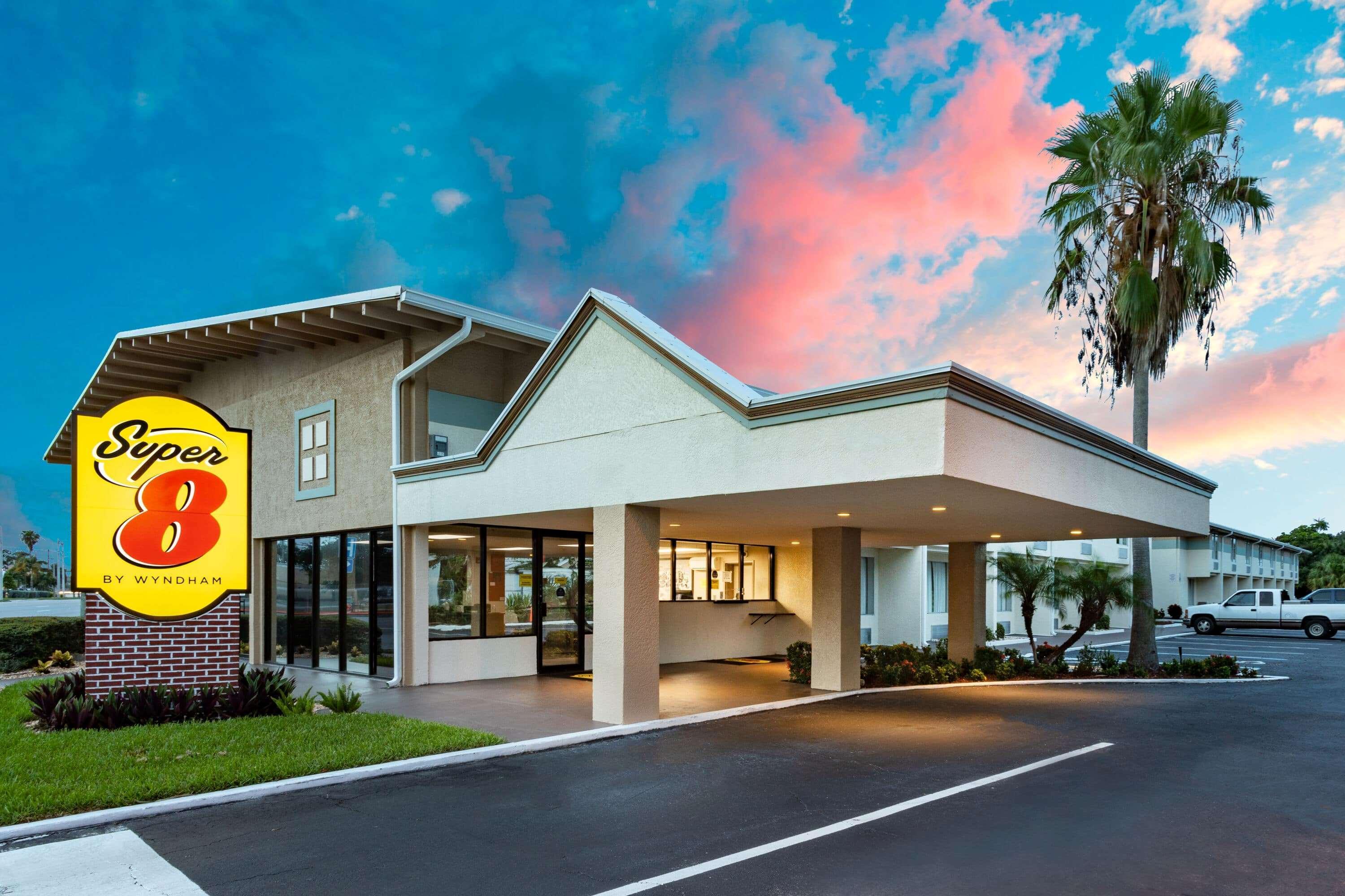 Super 8 By Wyndham Motel 2*