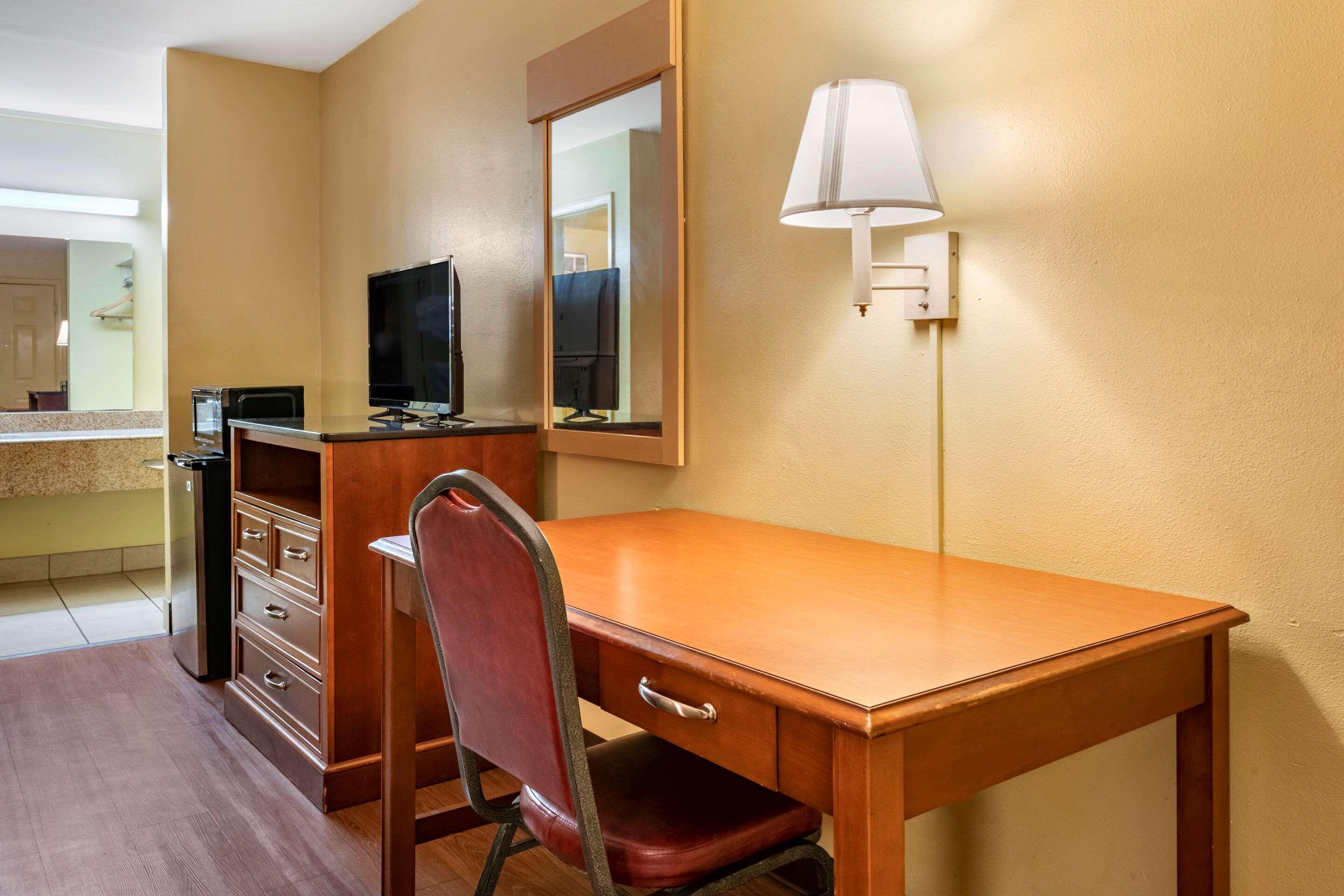 Hotel Econo & Maingate 2*