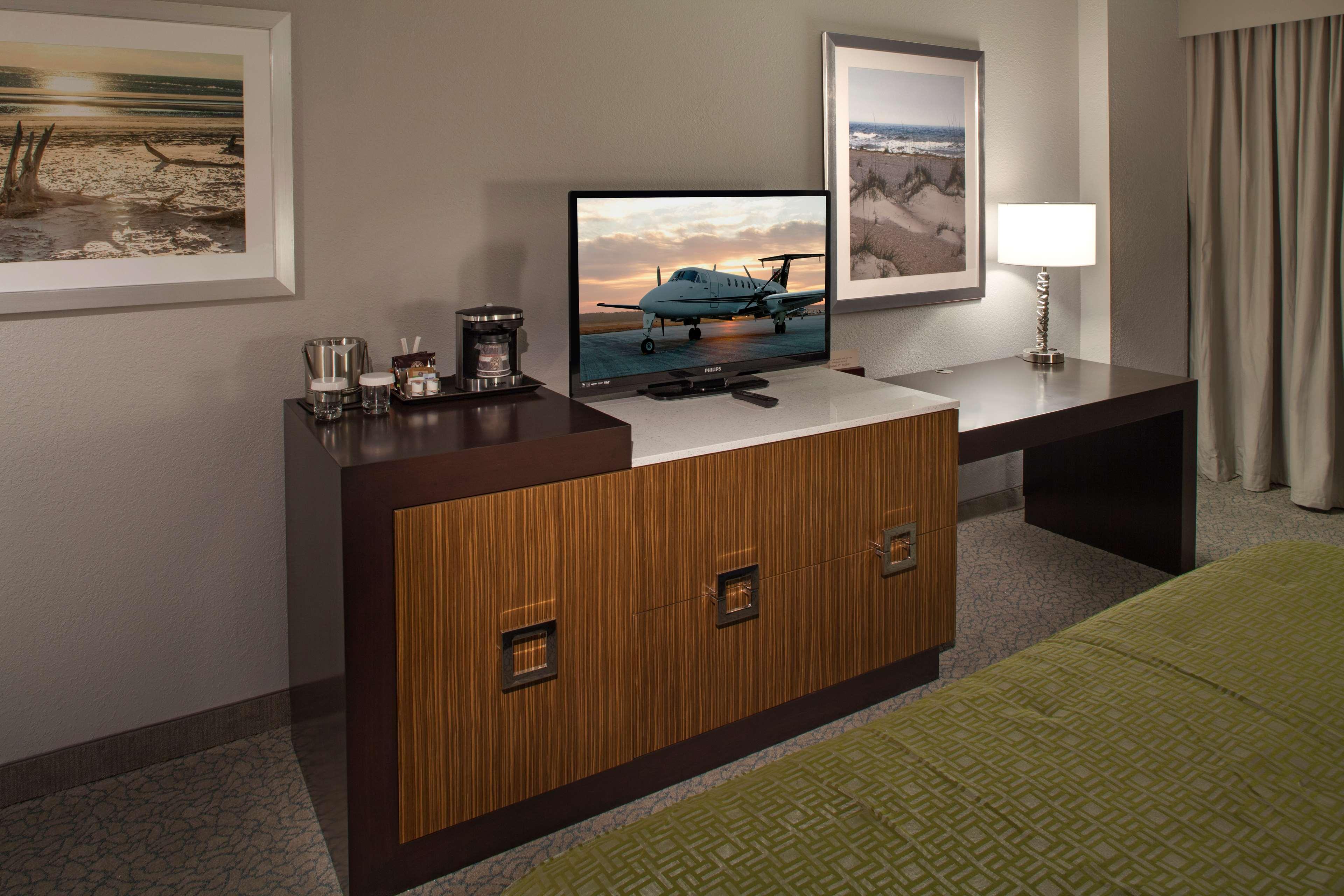 Doubletree By Hilton Airport Hotel