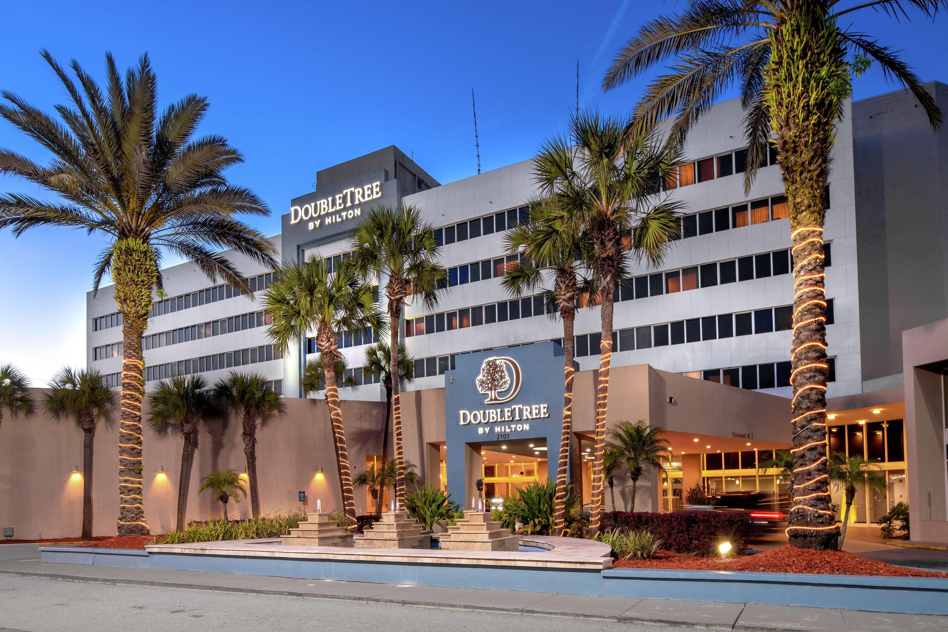 Doubletree By Hilton Airport