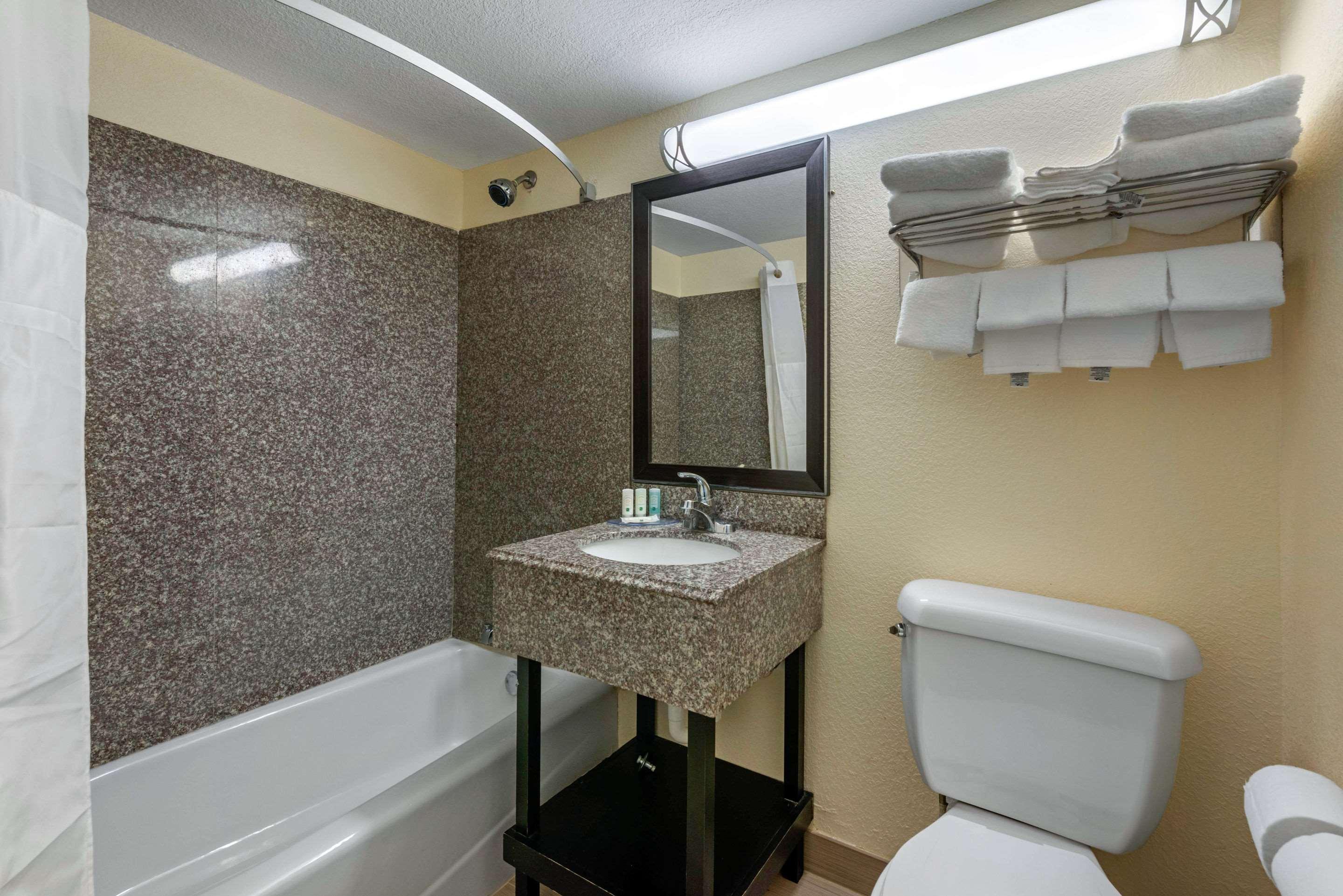 Inn Quality Daytona Oceanfront
