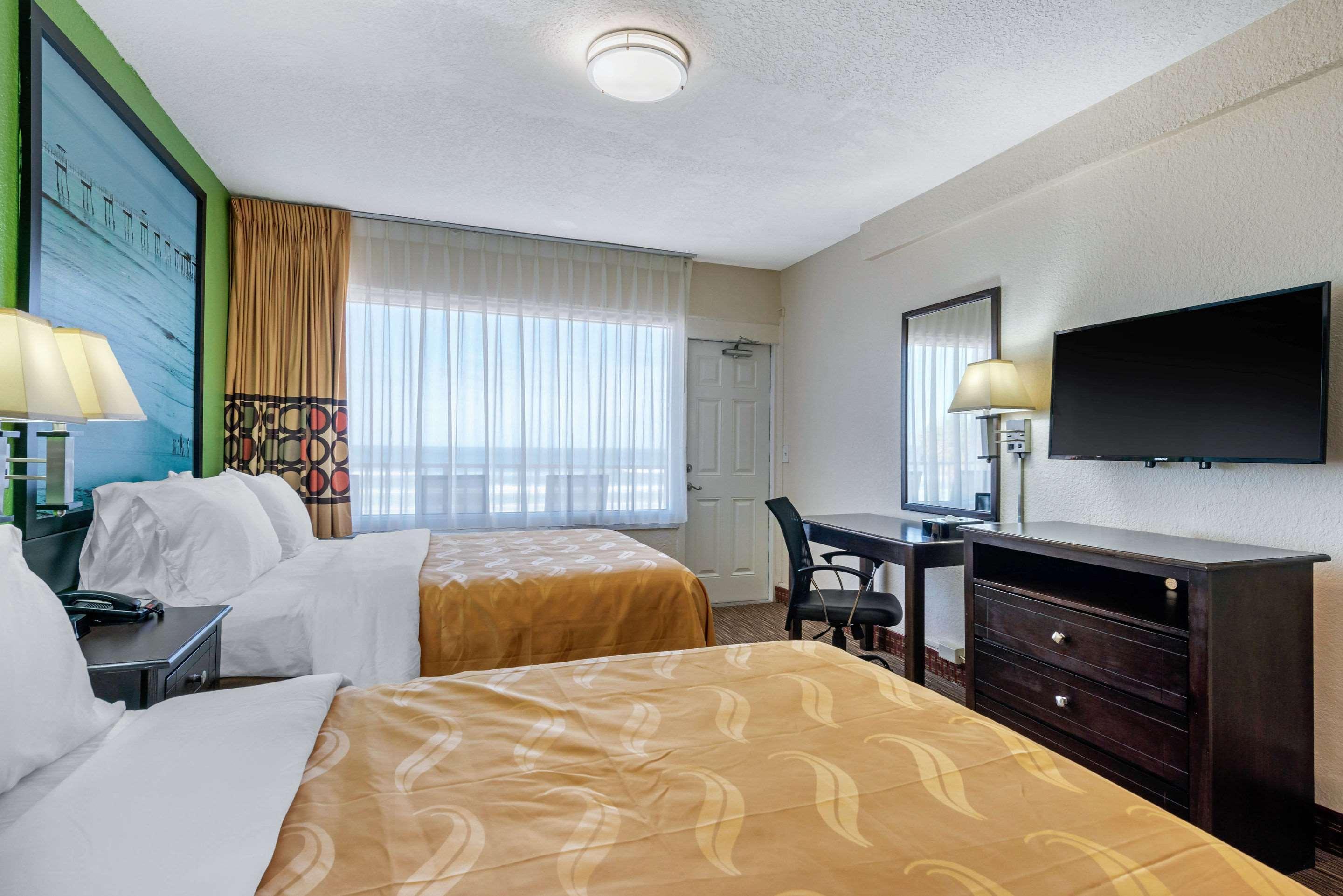 Inn Quality Daytona Oceanfront 2*