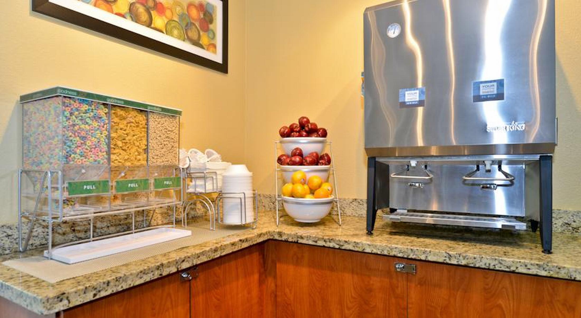 Hotel Comfort & Near Universal Resort-convention Ctr 3*